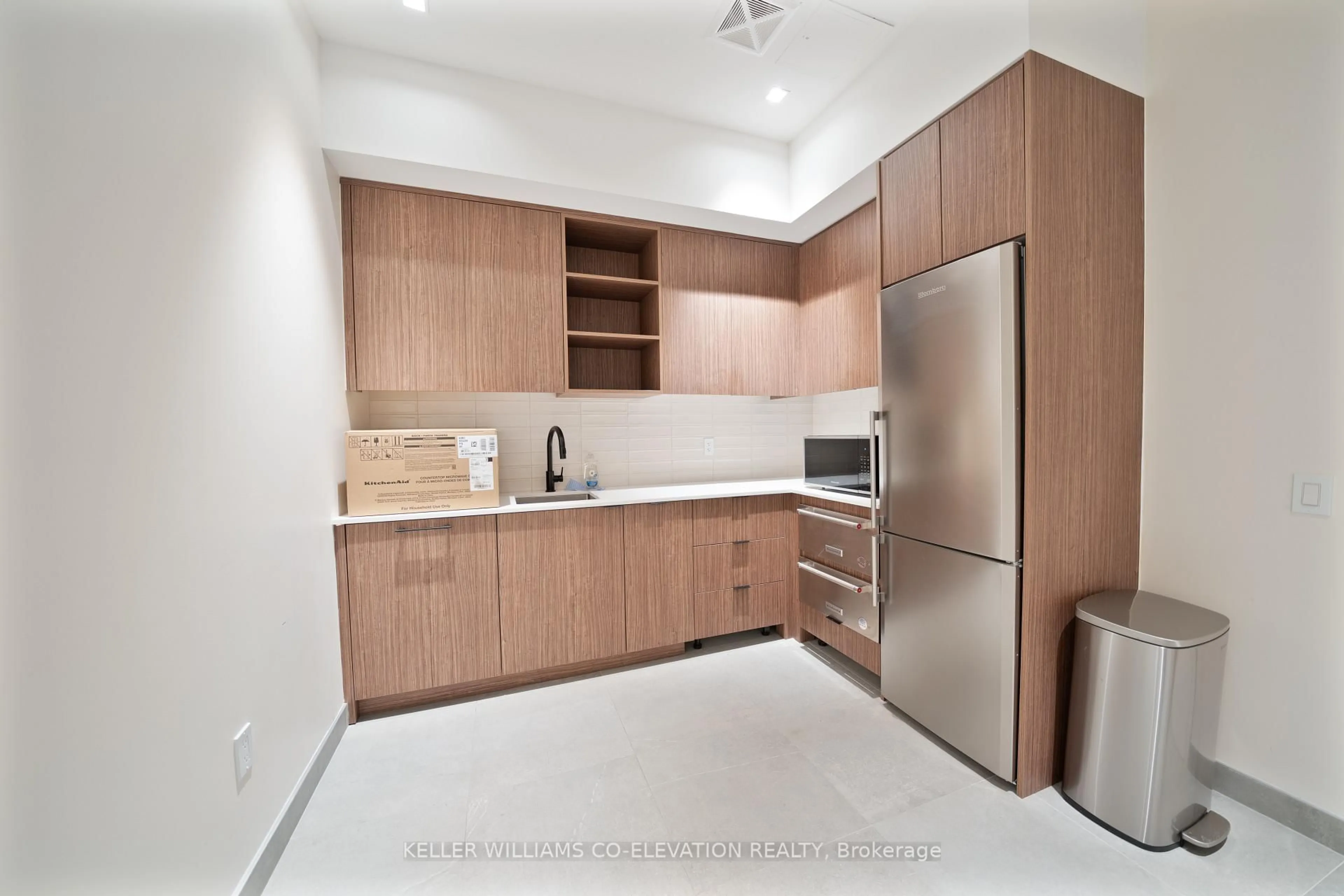 Standard kitchen, unknown for 185 Dunlop St #414, Barrie Ontario L4M 1B2