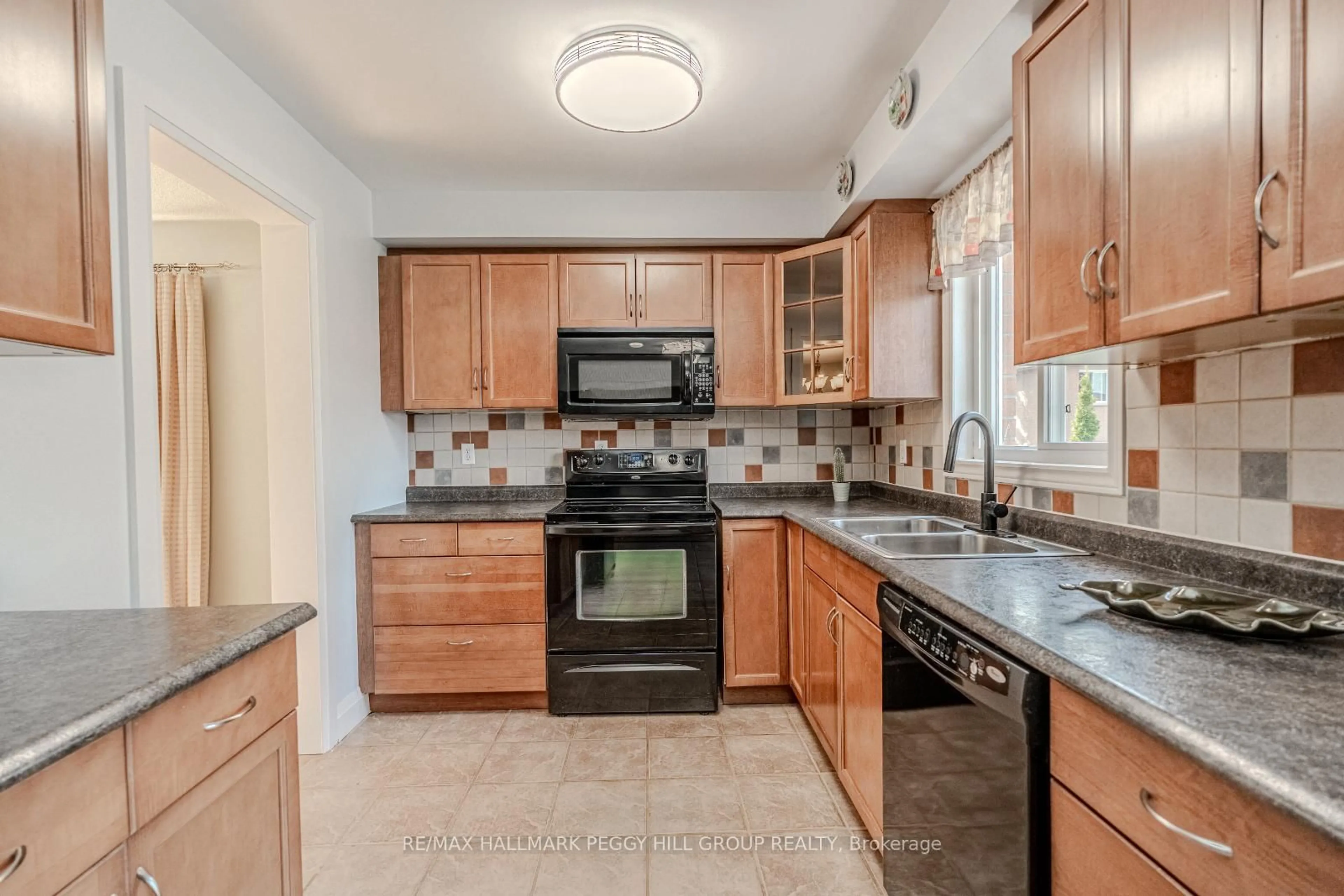 Standard kitchen, ceramic/tile floor for 6 McDougall Dr, Barrie Ontario L4N 7J1