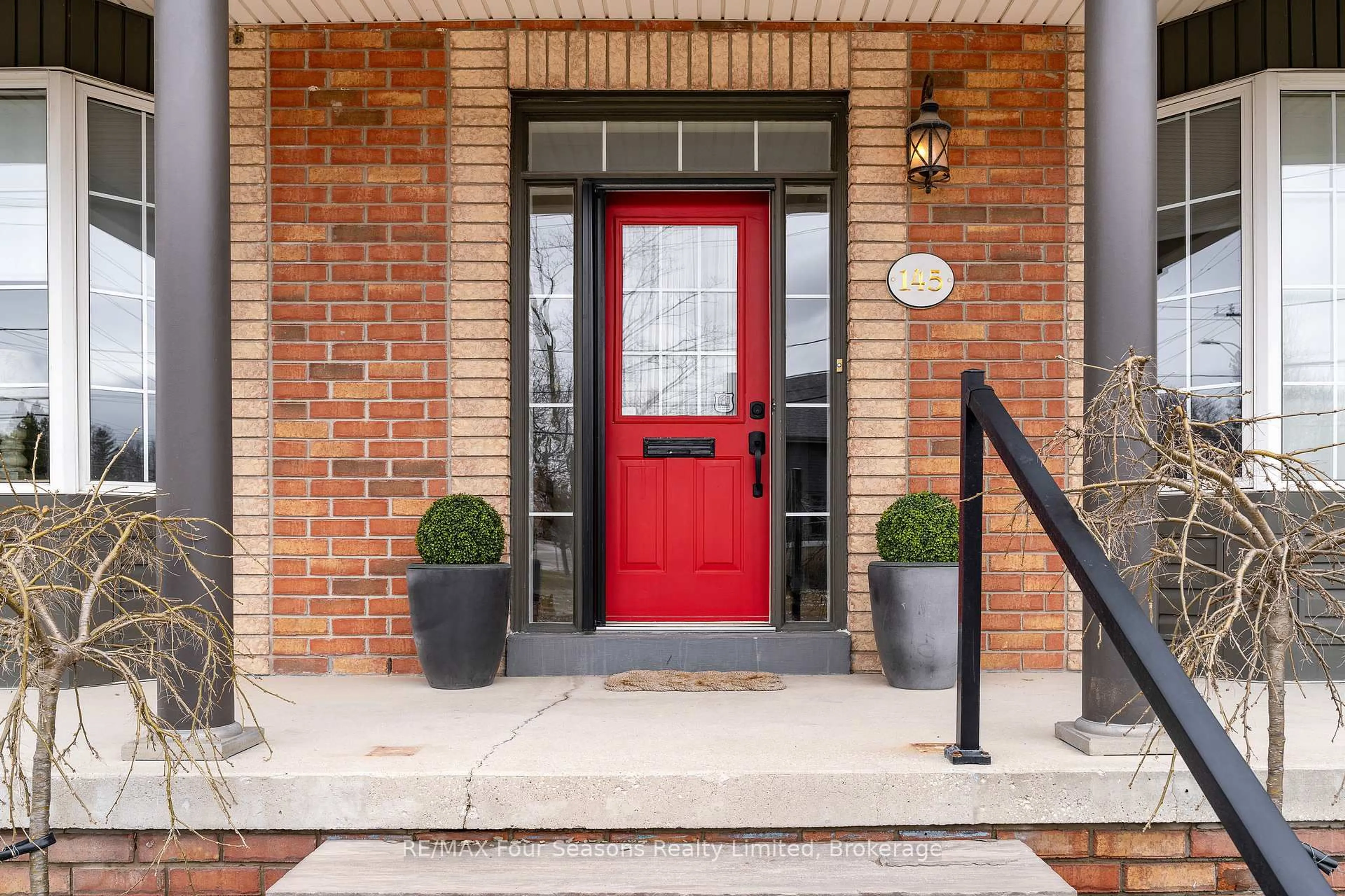 Indoor entryway for 145 Ontario St, Collingwood Ontario L9Y 4M4