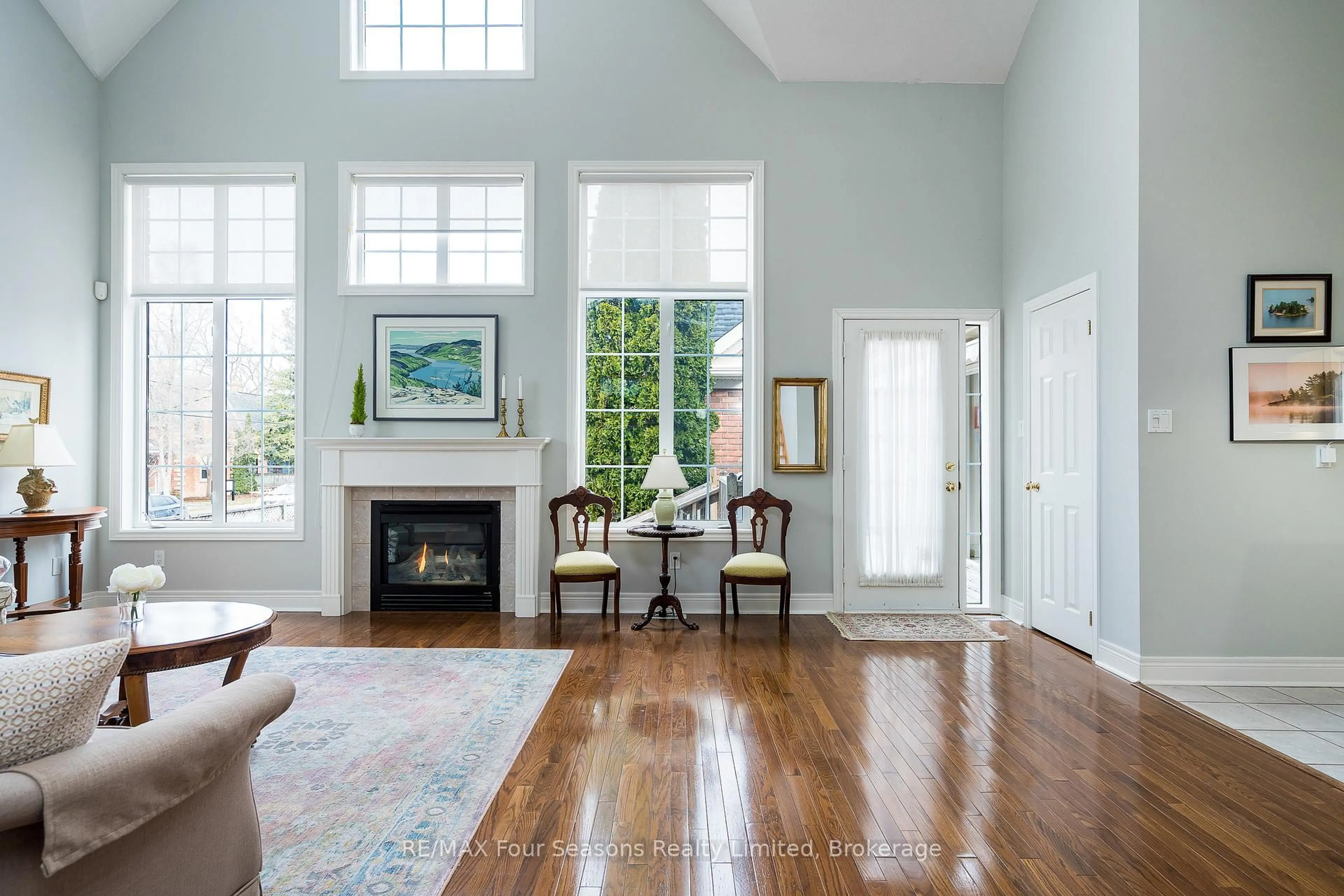 Indoor entryway for 145 Ontario St, Collingwood Ontario L9Y 4M4