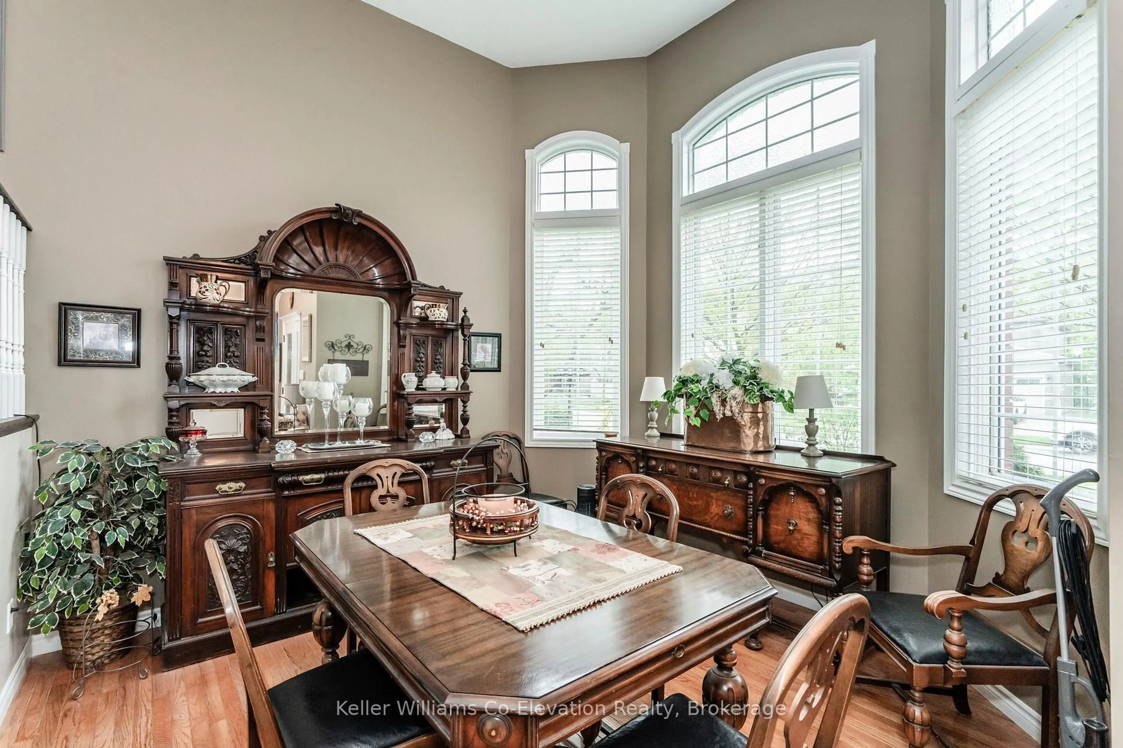 Dining room, unknown for 33 Allsop Cres, Barrie Ontario L4N 8T7