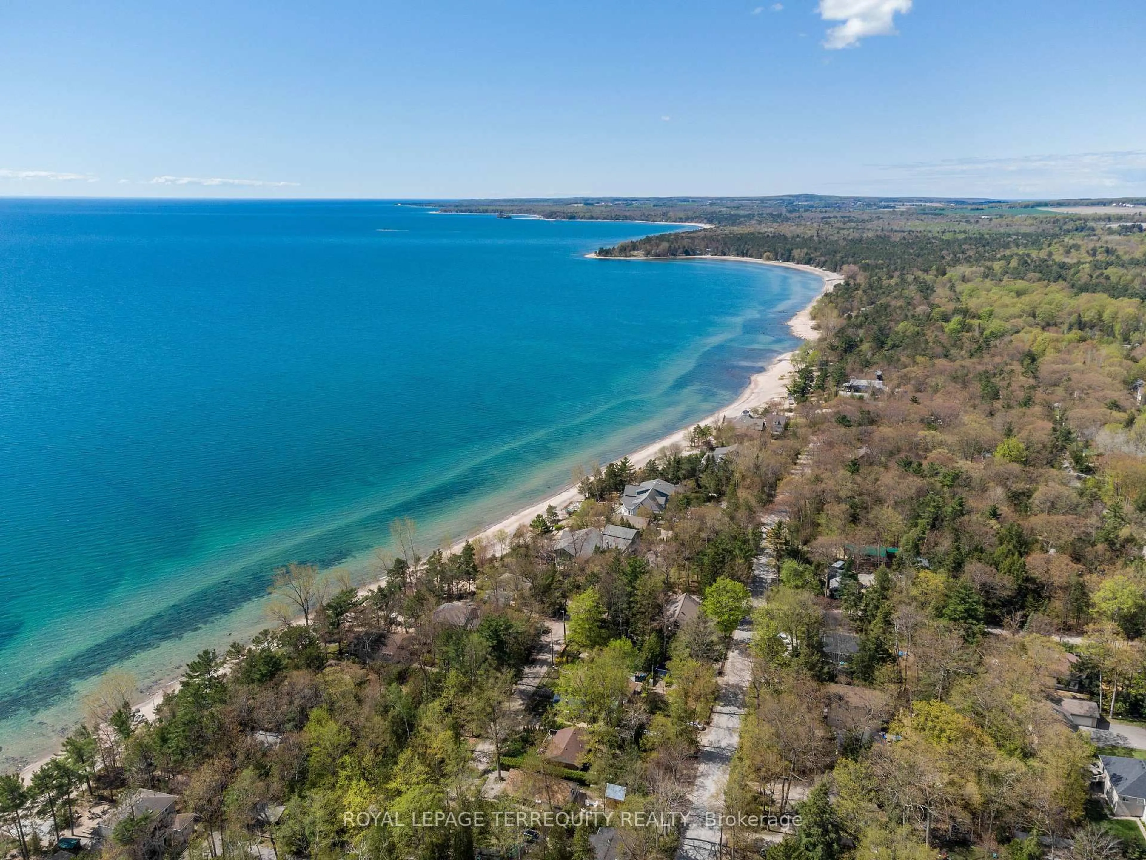 A pic from outside/outdoor area/front of a property/back of a property/a pic from drone, water/lake/river/ocean view for 19 Finley Dr, Tiny Ontario L0L 2J0