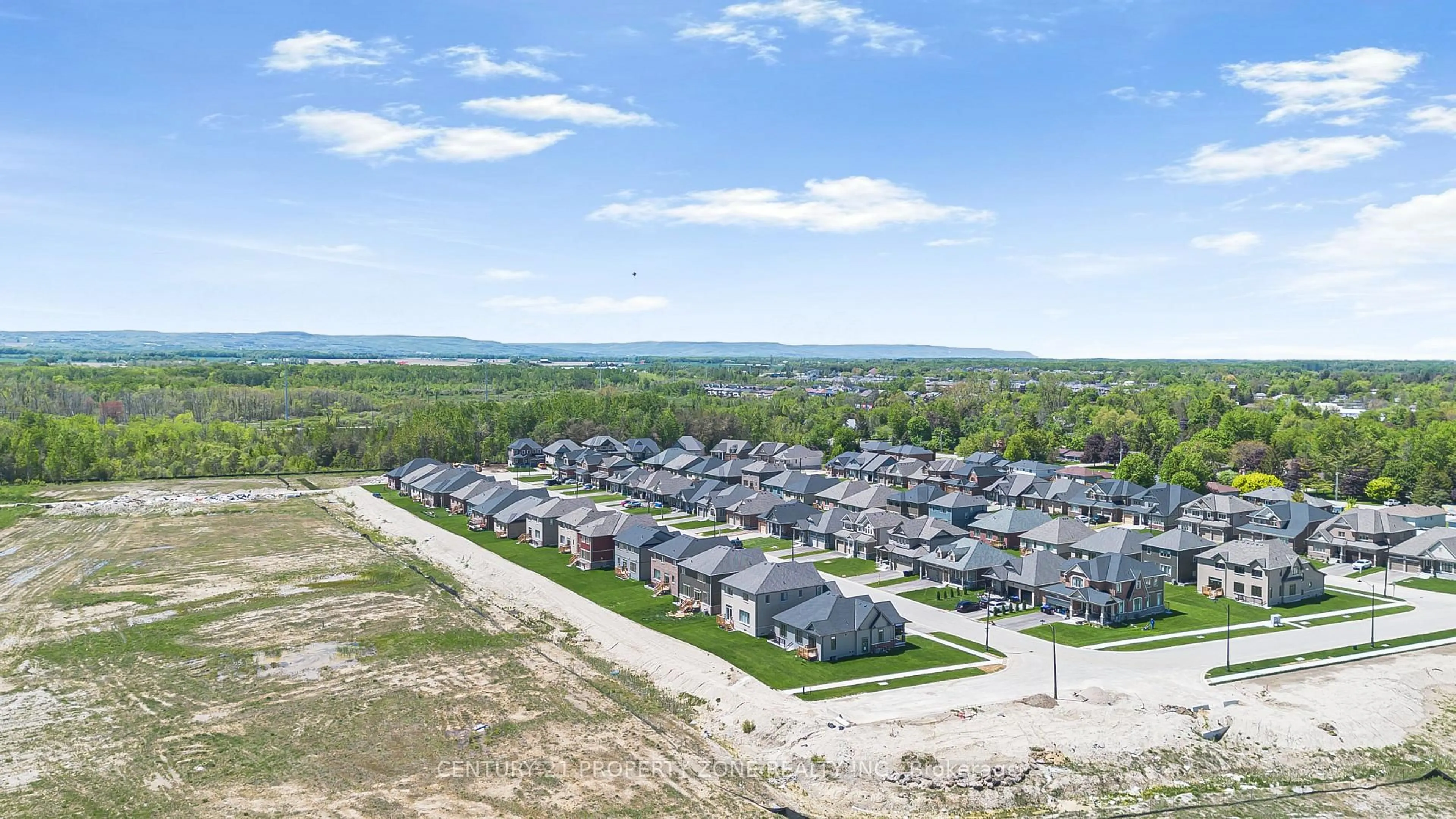 A pic from outside/outdoor area/front of a property/back of a property/a pic from drone, unknown for 259 Duncan St, Clearview Ontario L0M 1S0