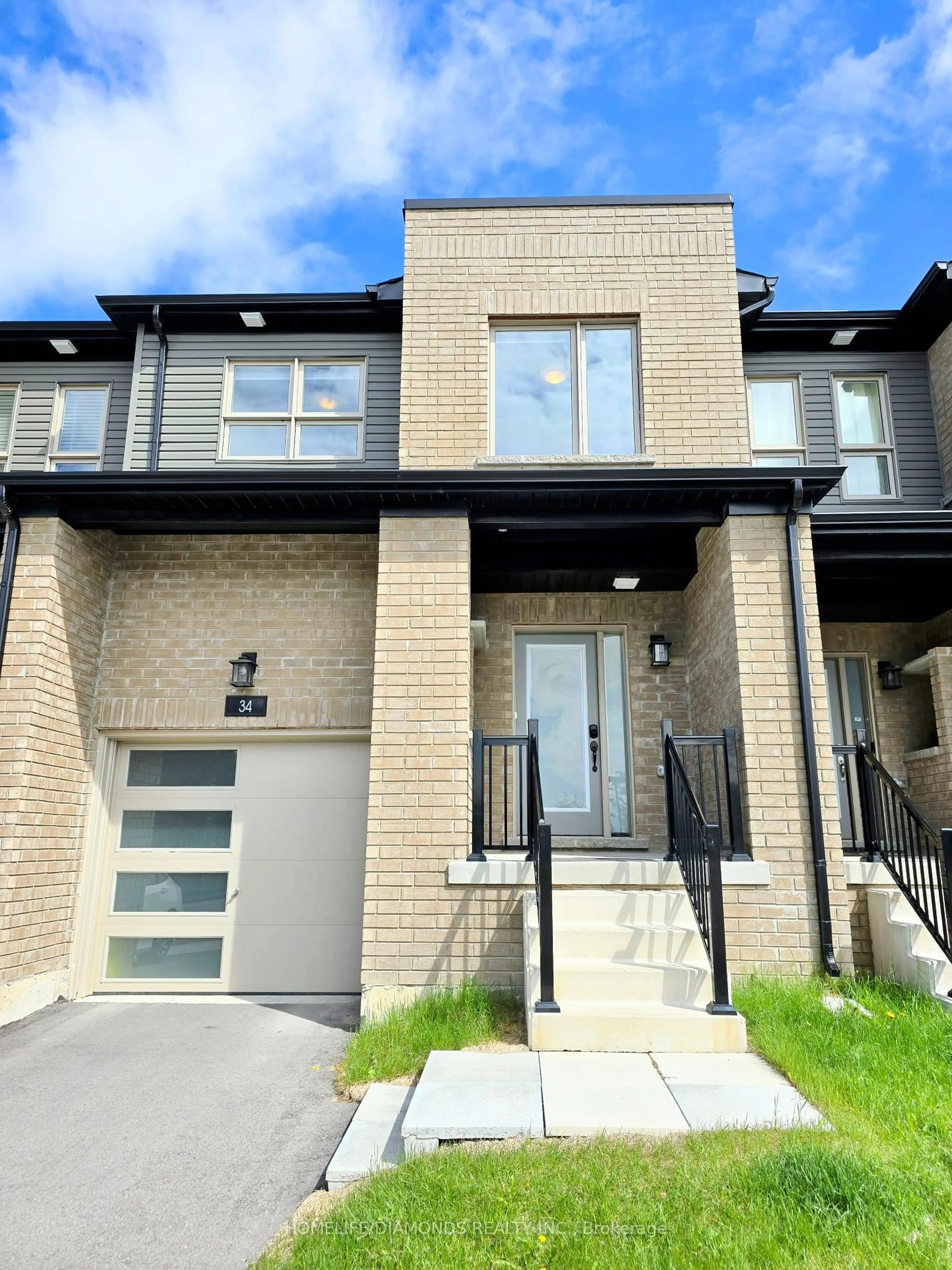 Home with brick exterior material, street for 34 WESTWOOD Ave, Barrie Ontario L9J 0M6