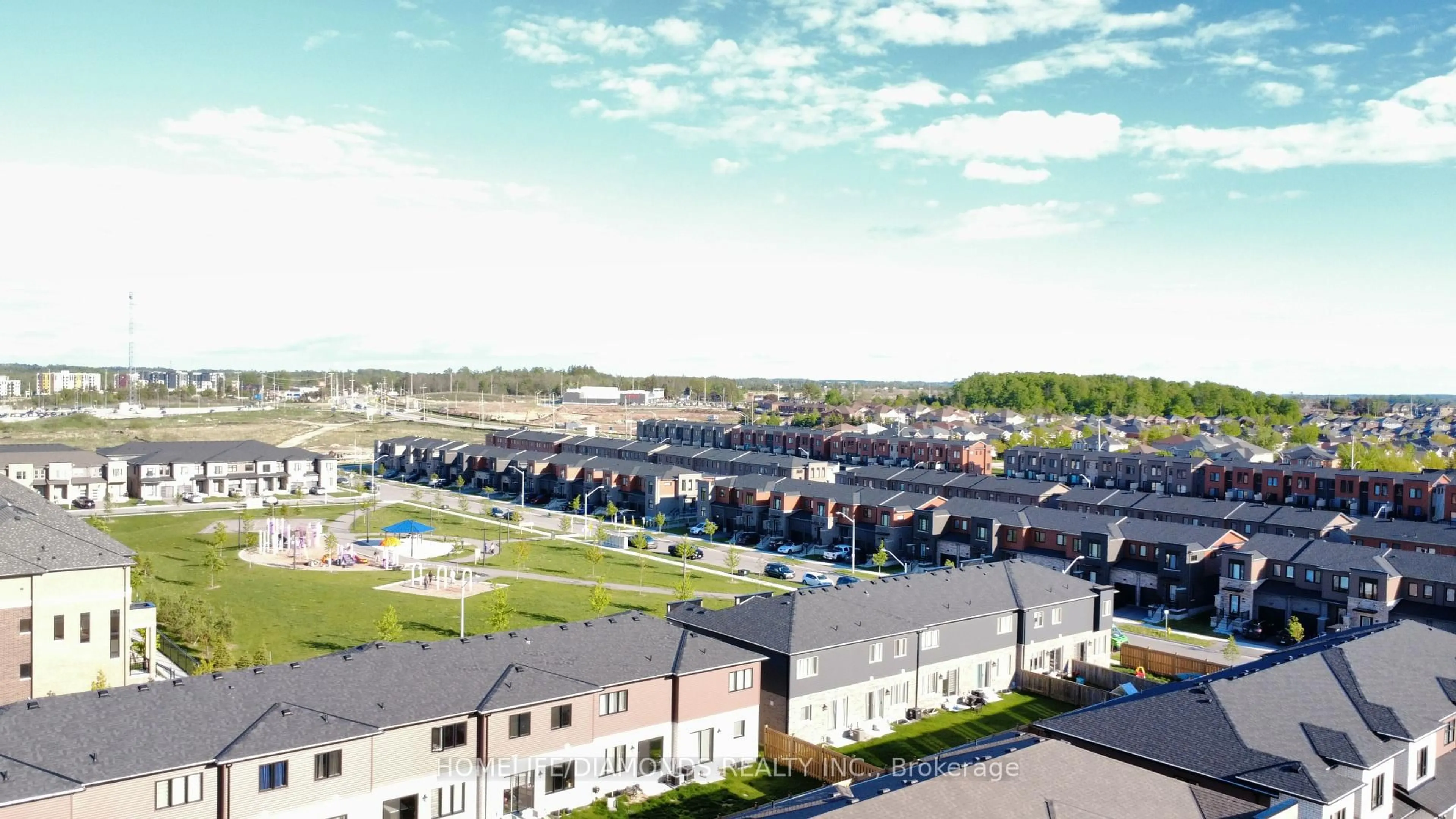 A pic from outside/outdoor area/front of a property/back of a property/a pic from drone, unknown for 34 WESTWOOD Ave, Barrie Ontario L9J 0M6