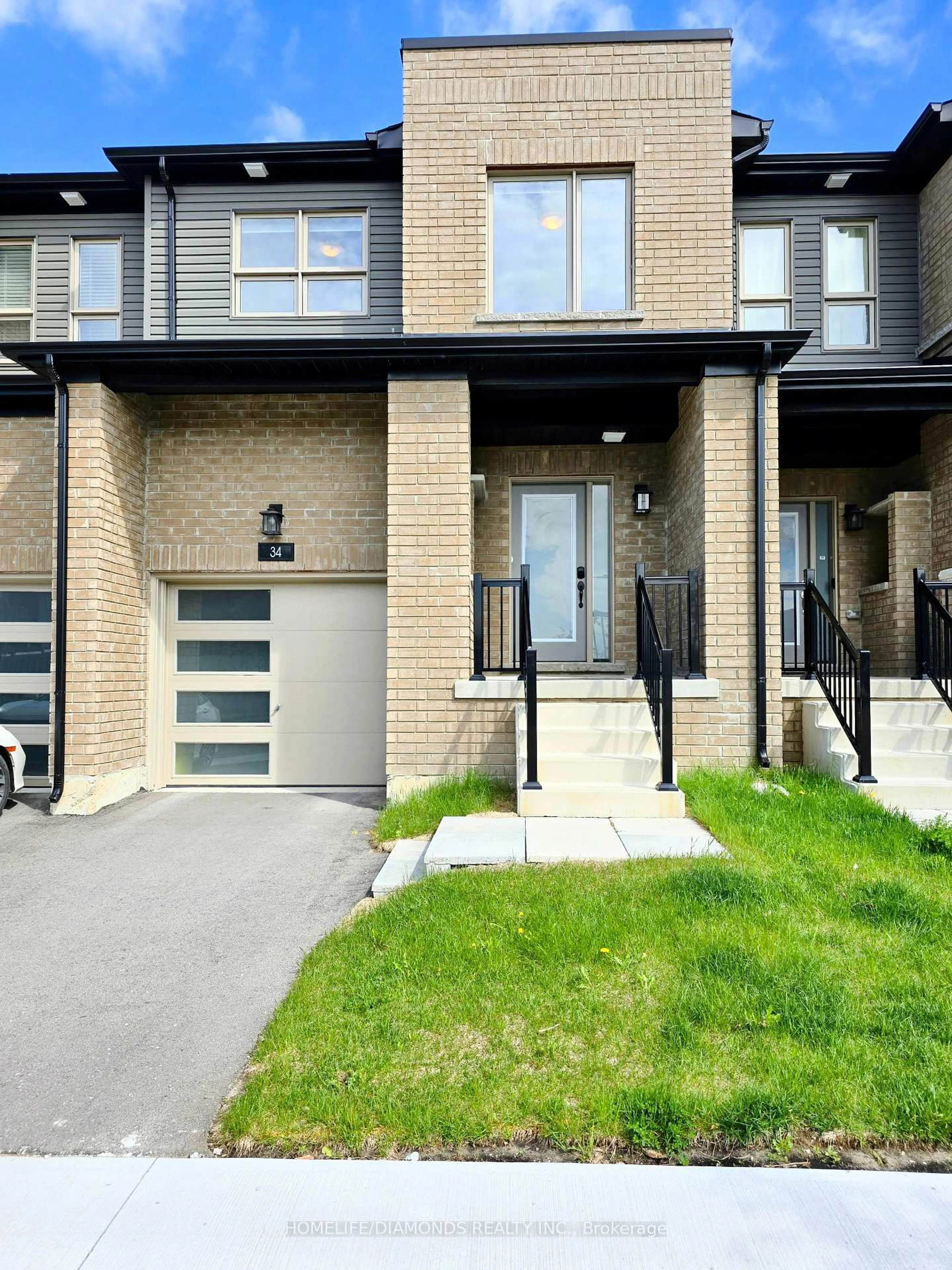 Home with brick exterior material, street for 34 WESTWOOD Ave, Barrie Ontario L9J 0M6
