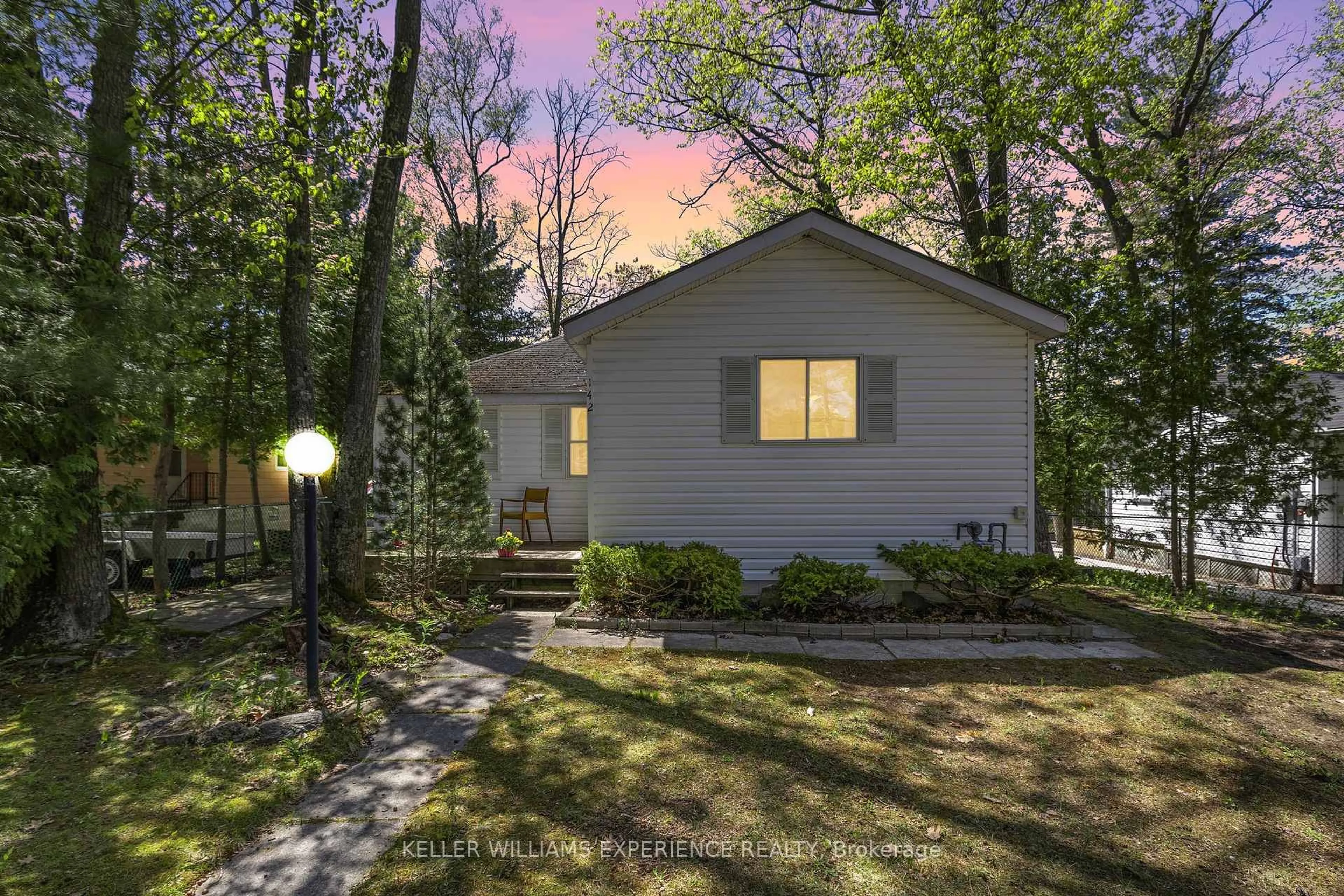 Unknown for 142 32nd St, Wasaga Beach Ontario L9Z 2S4