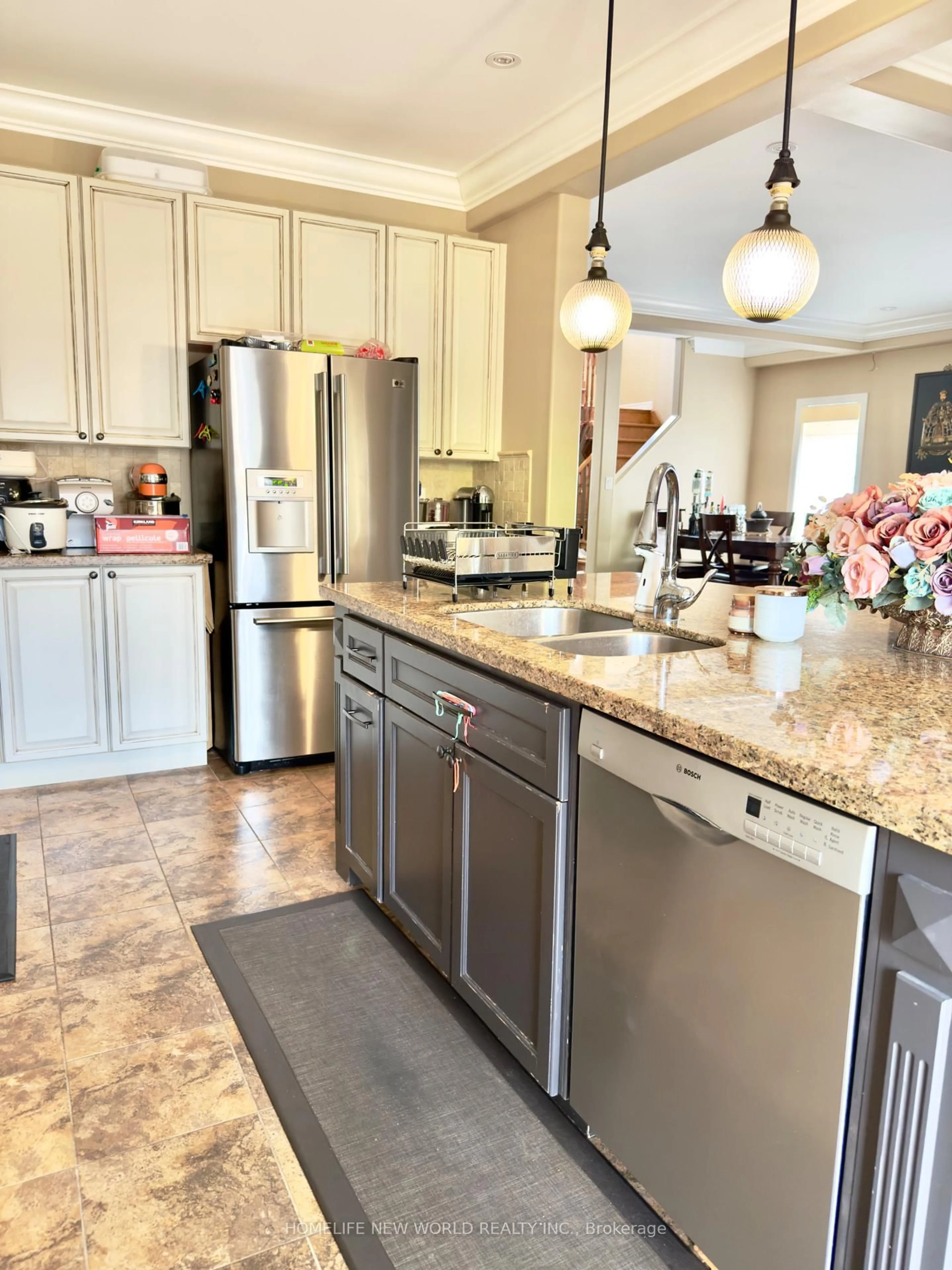 Open concept kitchen, ceramic/tile floor for 26 Stuart Ave, Barrie Ontario L4M 0A2