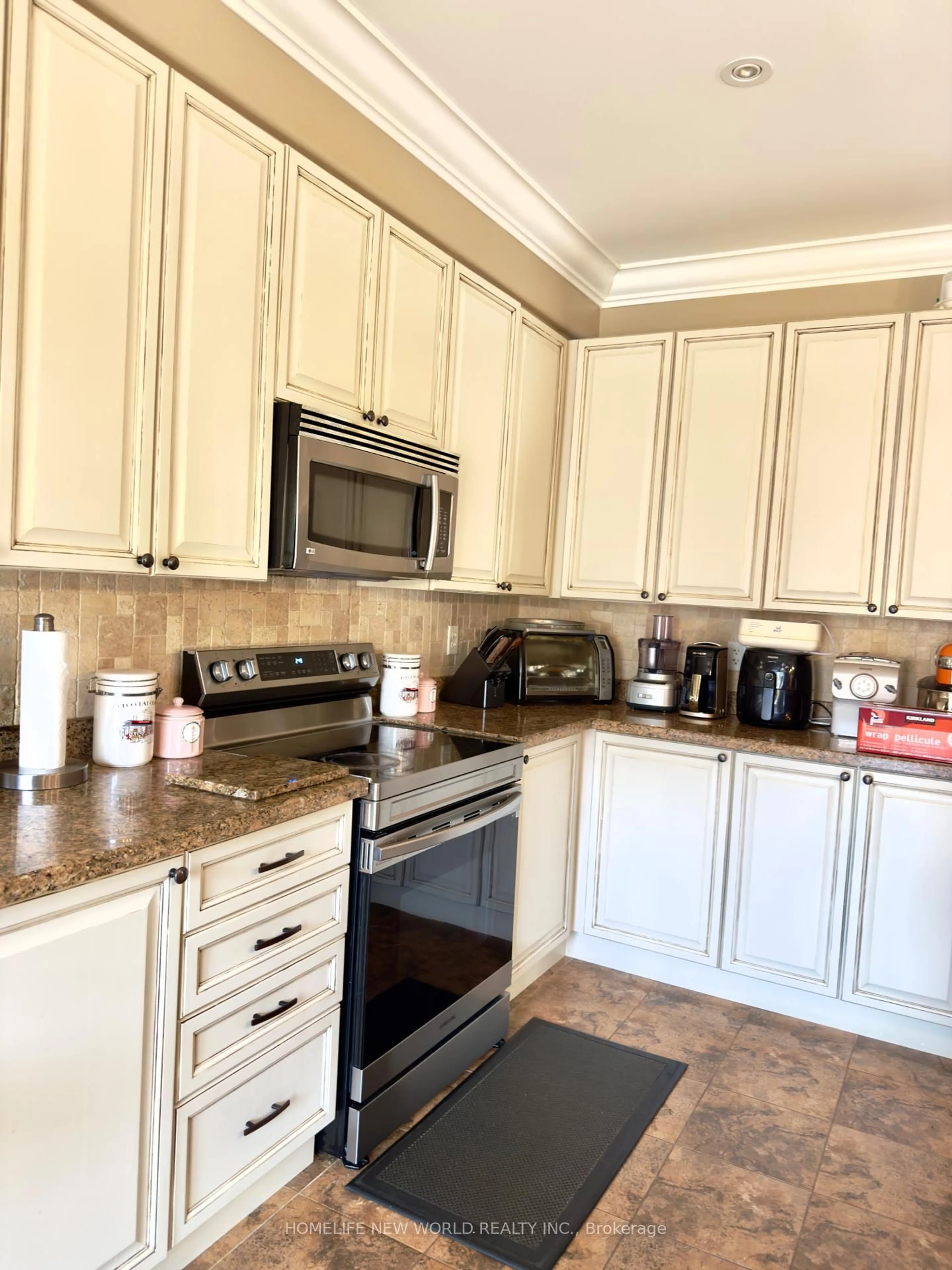 Standard kitchen, ceramic/tile floor for 26 Stuart Ave, Barrie Ontario L4M 0A2