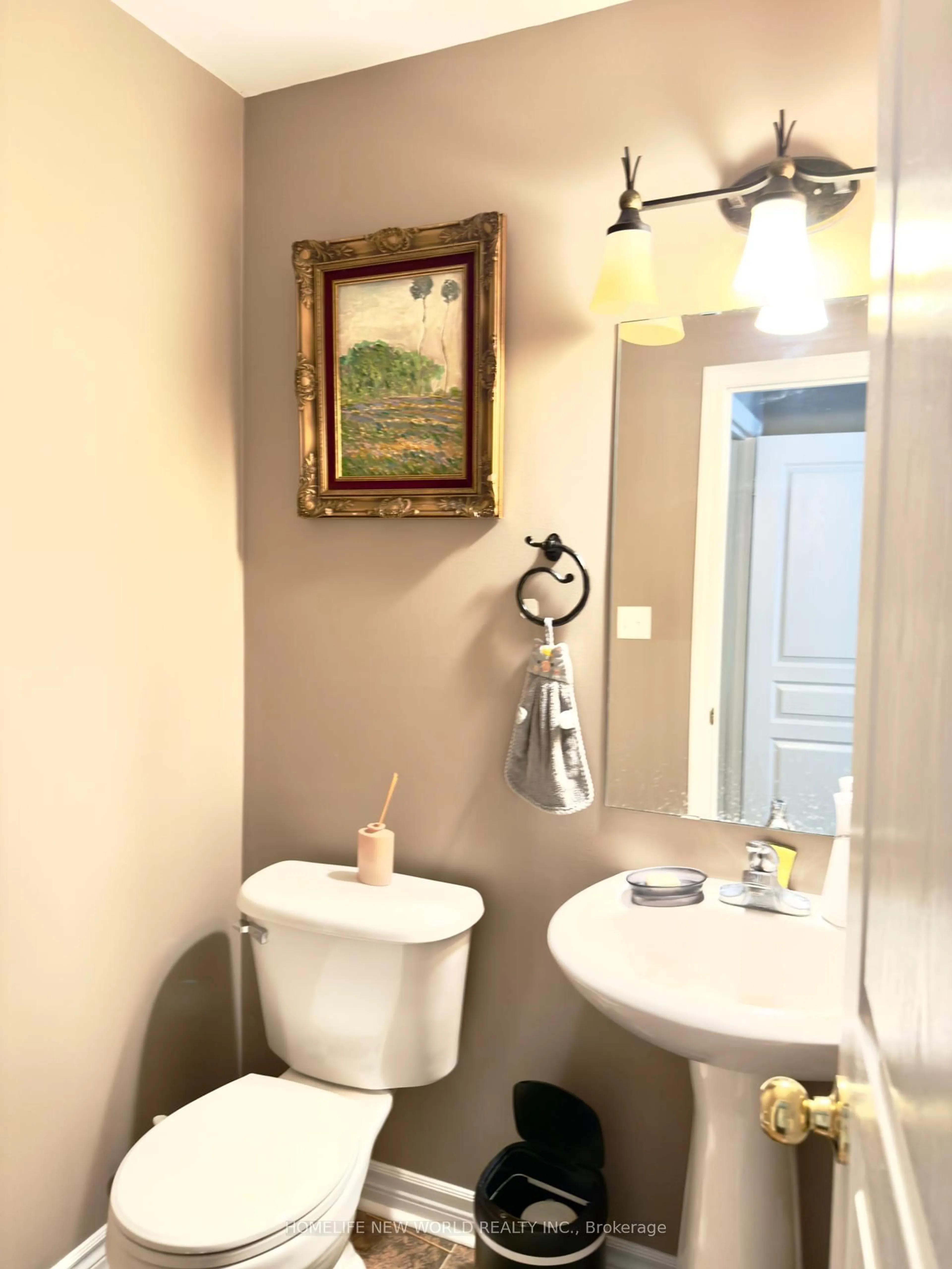 Standard bathroom, ceramic/tile floor for 26 Stuart Ave, Barrie Ontario L4M 0A2