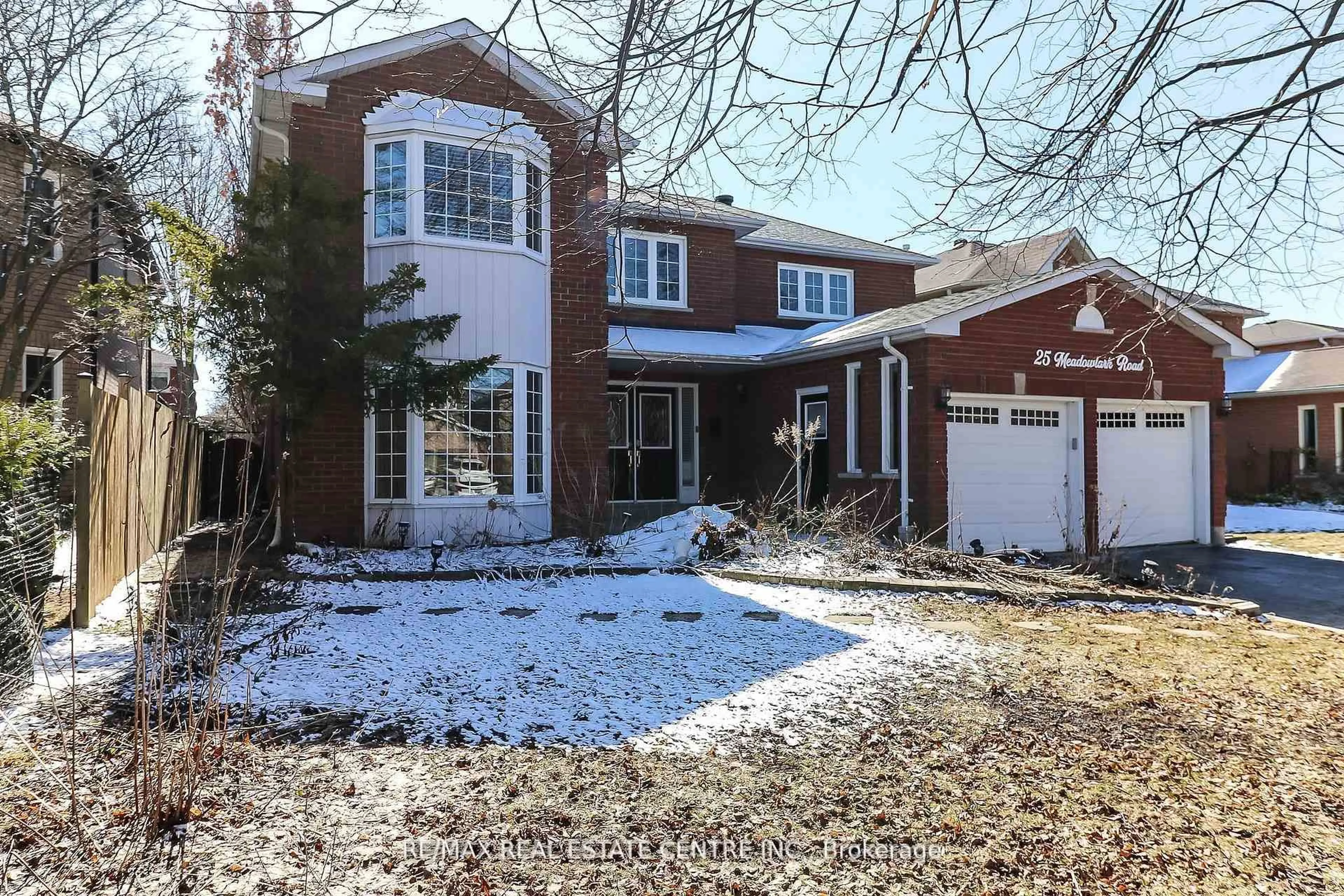 Home with brick exterior material, street for 25 Meadowlark Rd, Barrie Ontario L4M 6C8