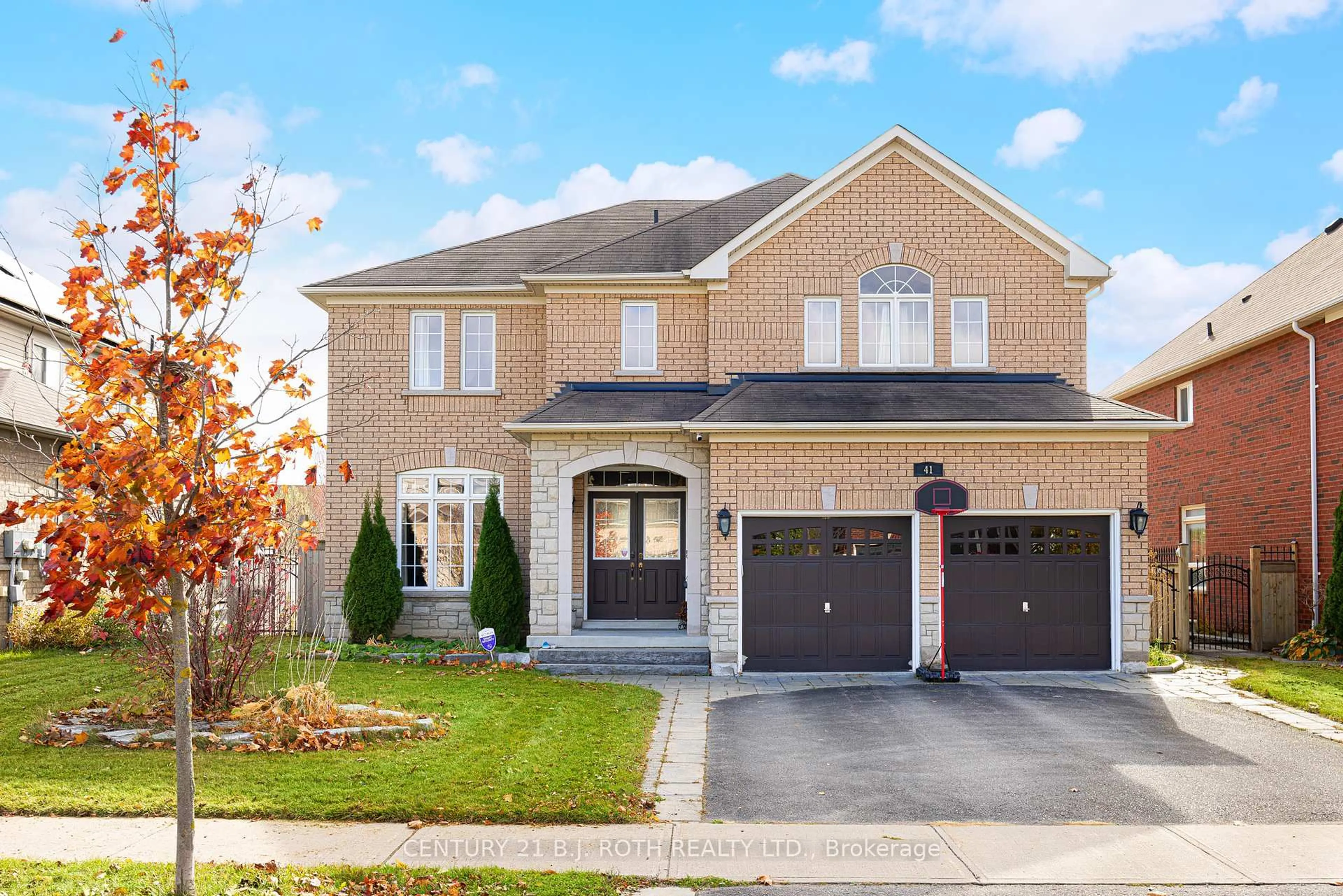 Home with brick exterior material, street for 41 Commonwealth Rd, Barrie Ontario L4M 0E1