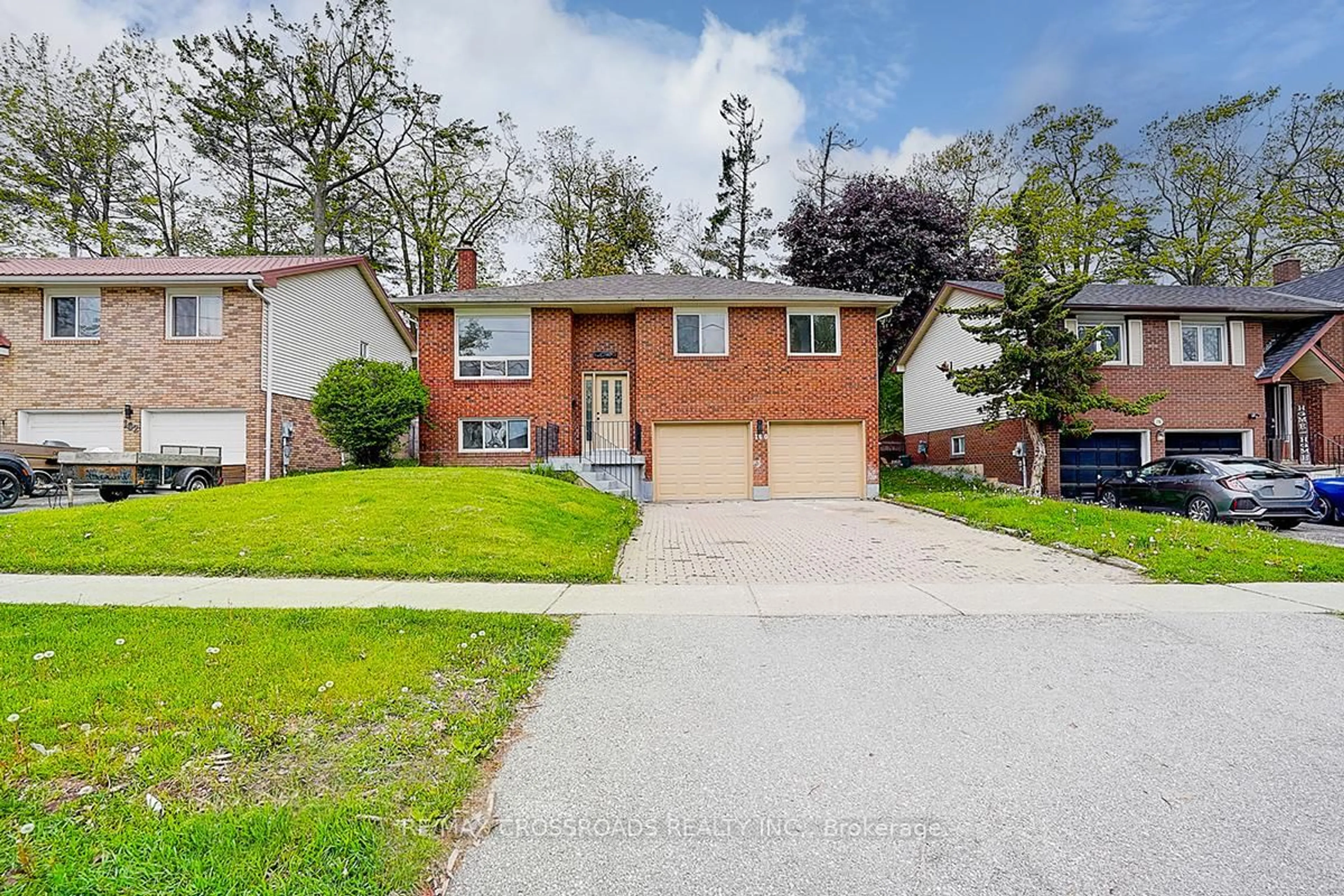 Home with brick exterior material, street for 160 letitia St, Barrie Ontario L4N 1P5