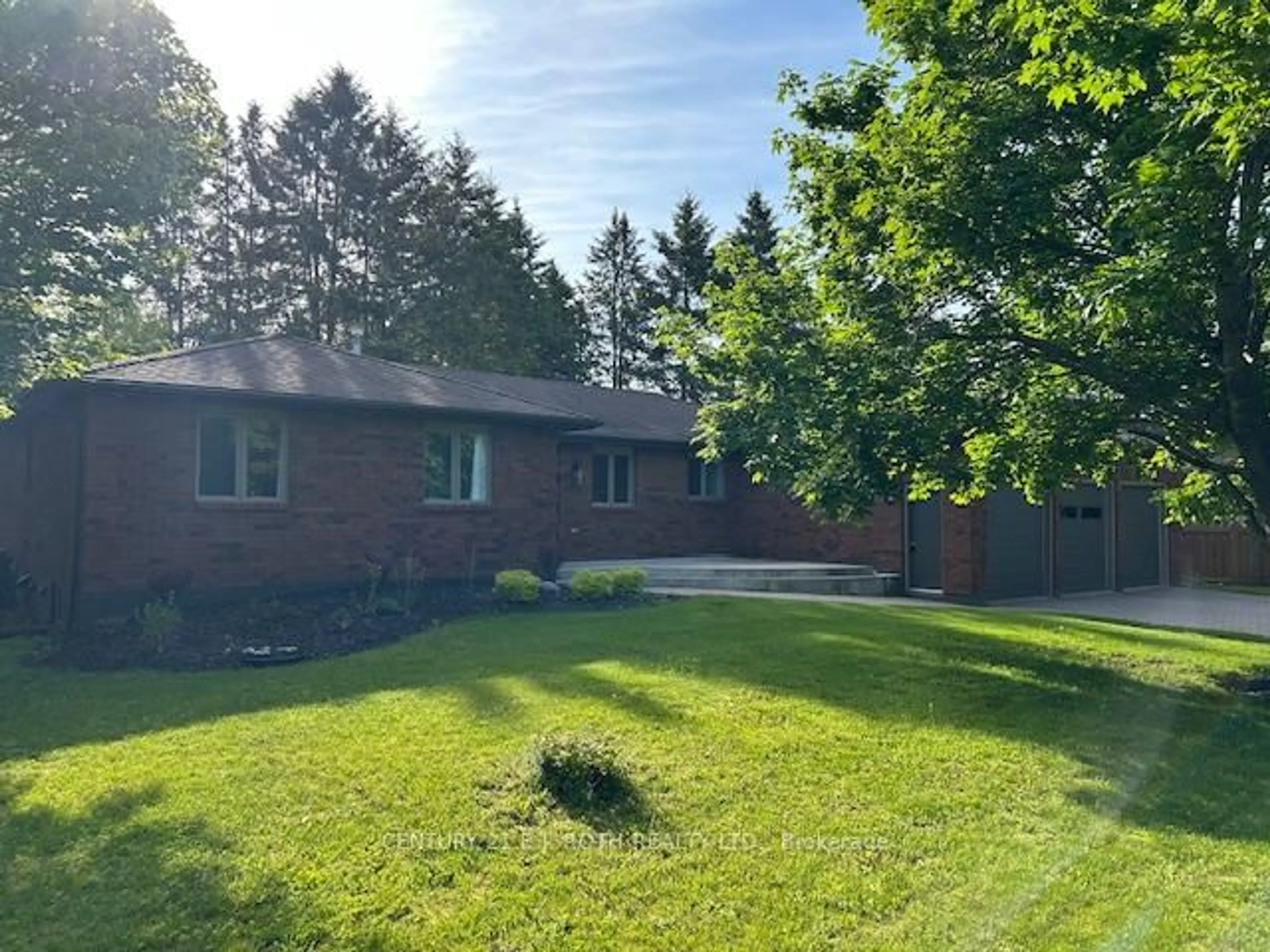 A pic from outside/outdoor area/front of a property/back of a property/a pic from drone, unknown for 46 Holloway Lane, Springwater Ontario L0L 1X1