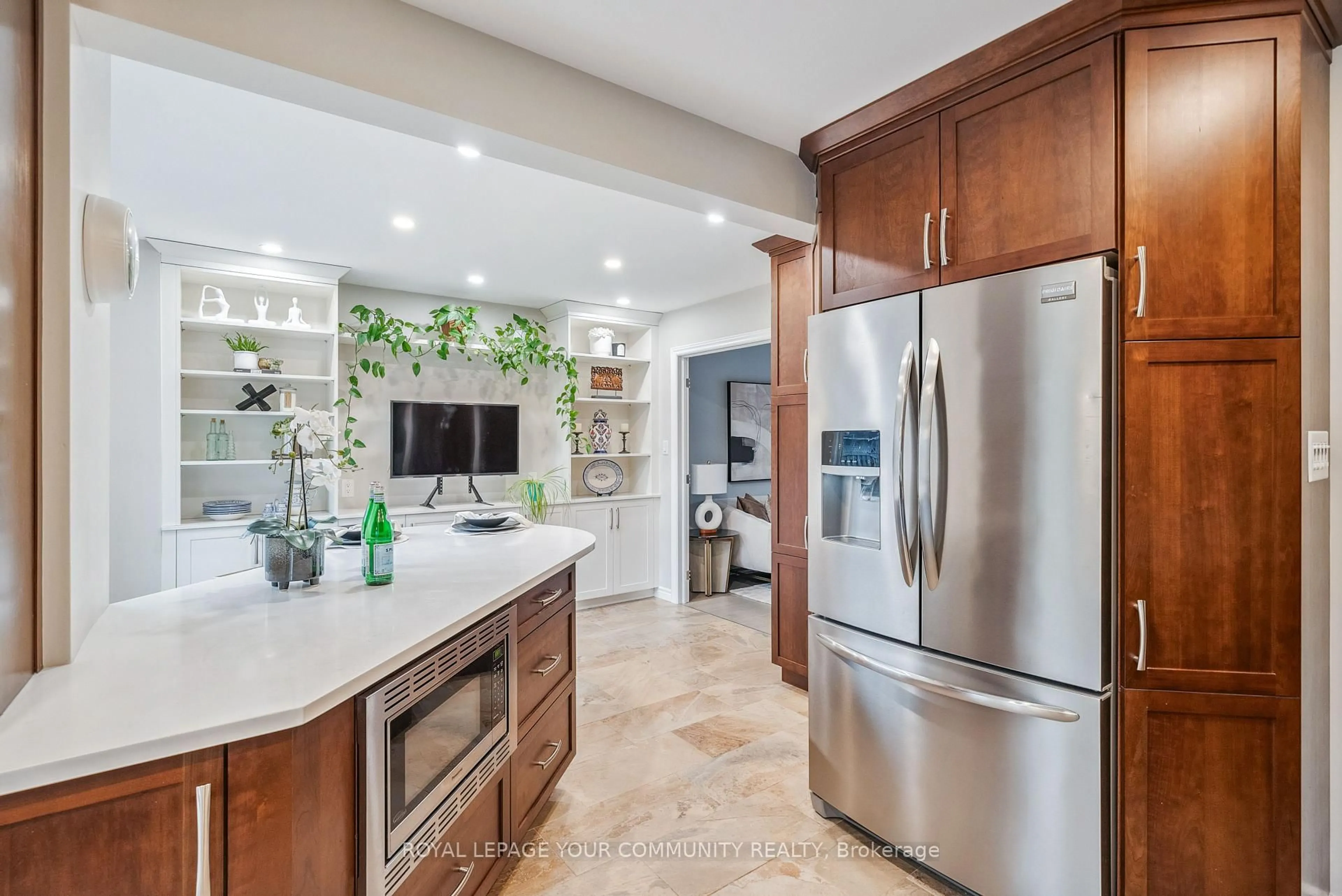 Contemporary kitchen, ceramic/tile floor for 16 Grasett Cres, Barrie Ontario L4N 6Z8