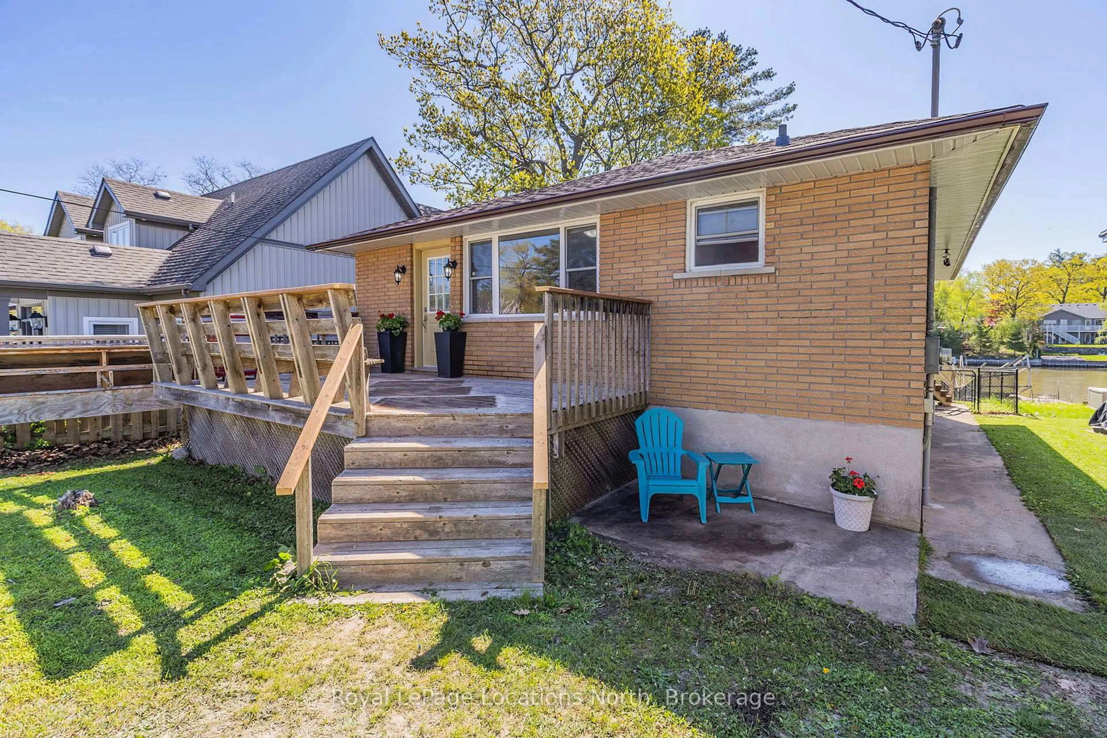 Patio, street for 971 Mosley St, Wasaga Beach Ontario L9Z 2G9