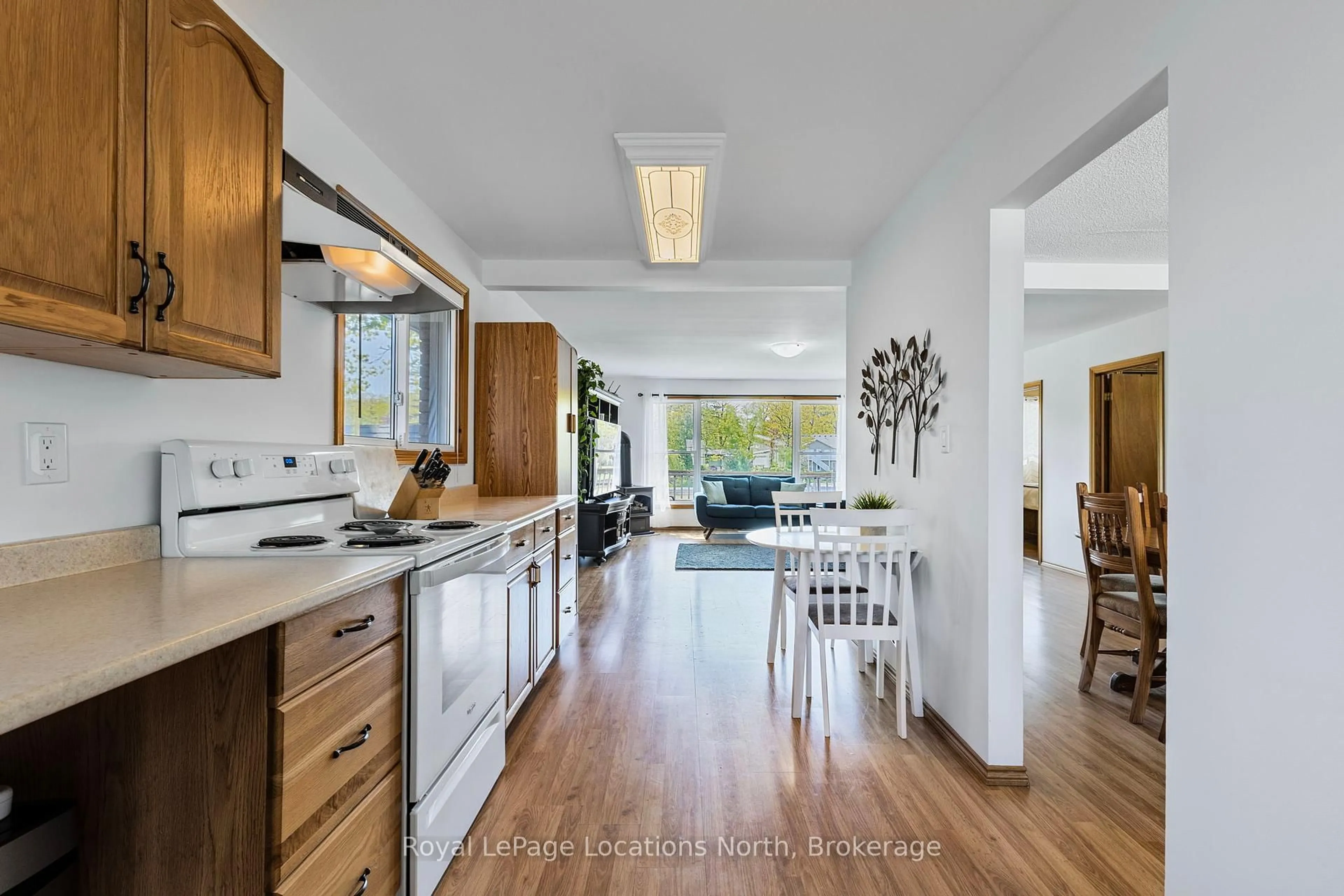 Open concept kitchen, unknown for 971 Mosley St, Wasaga Beach Ontario L9Z 2G9