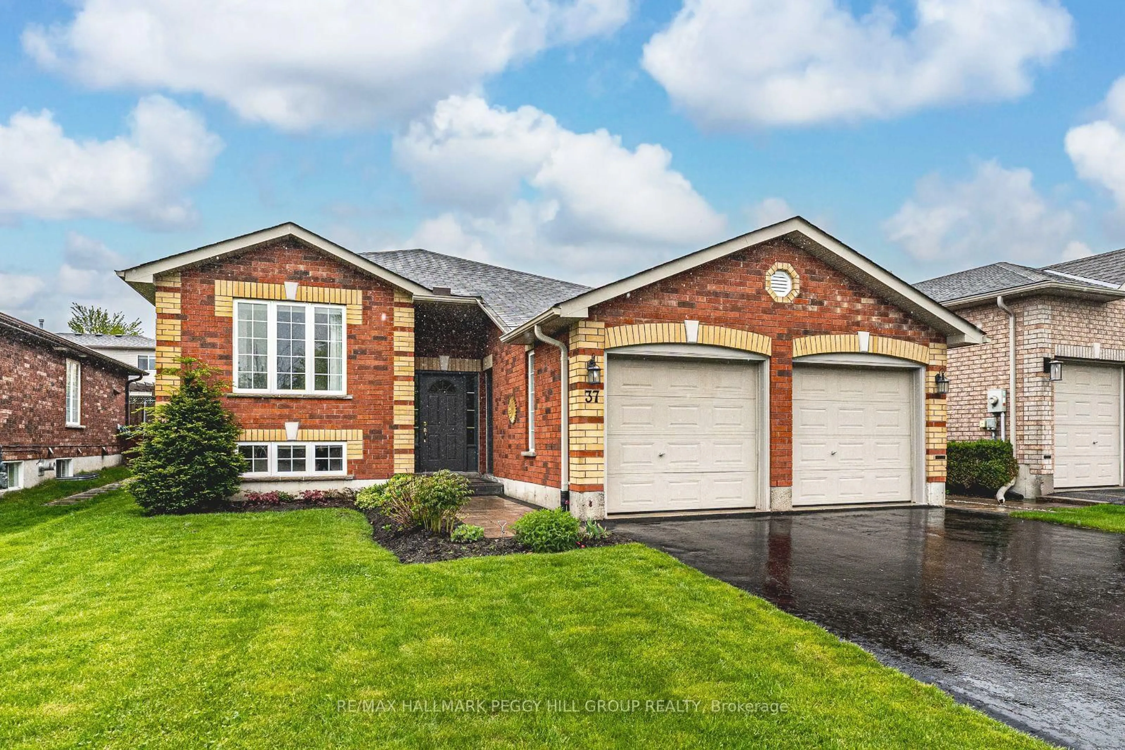 Home with brick exterior material, street for 37 Osprey Ridge Rd, Barrie Ontario L4M 6P2