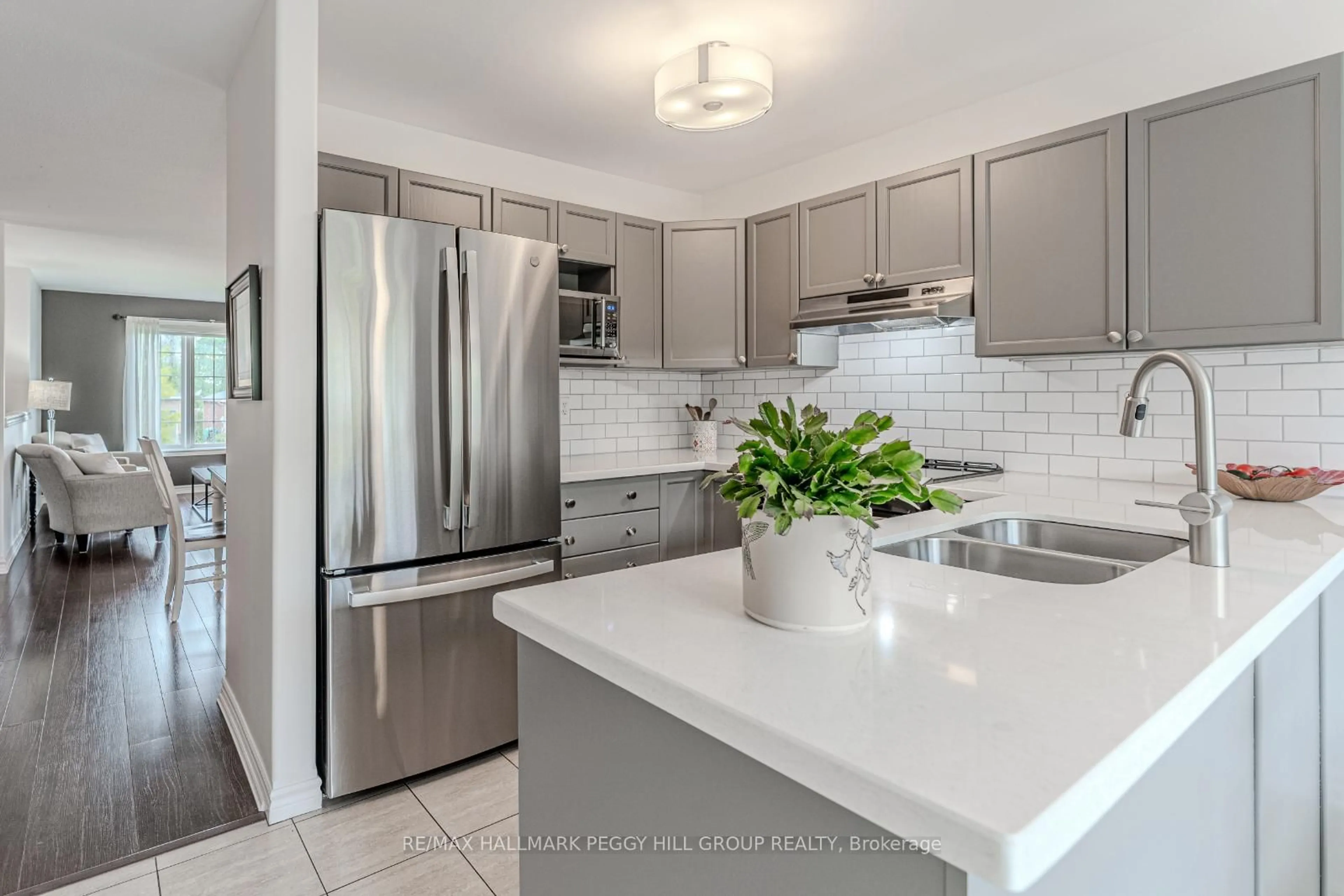 Open concept kitchen, ceramic/tile floor for 37 Osprey Ridge Rd, Barrie Ontario L4M 6P2