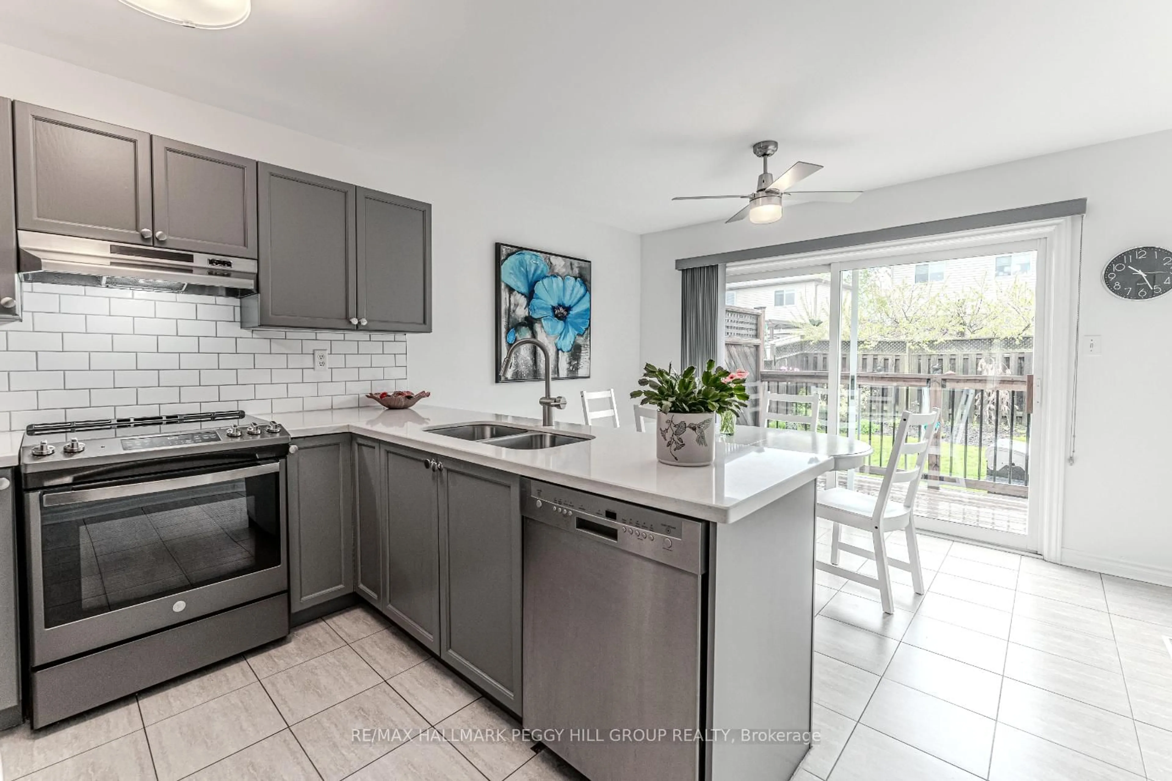 Open concept kitchen, ceramic/tile floor for 37 Osprey Ridge Rd, Barrie Ontario L4M 6P2