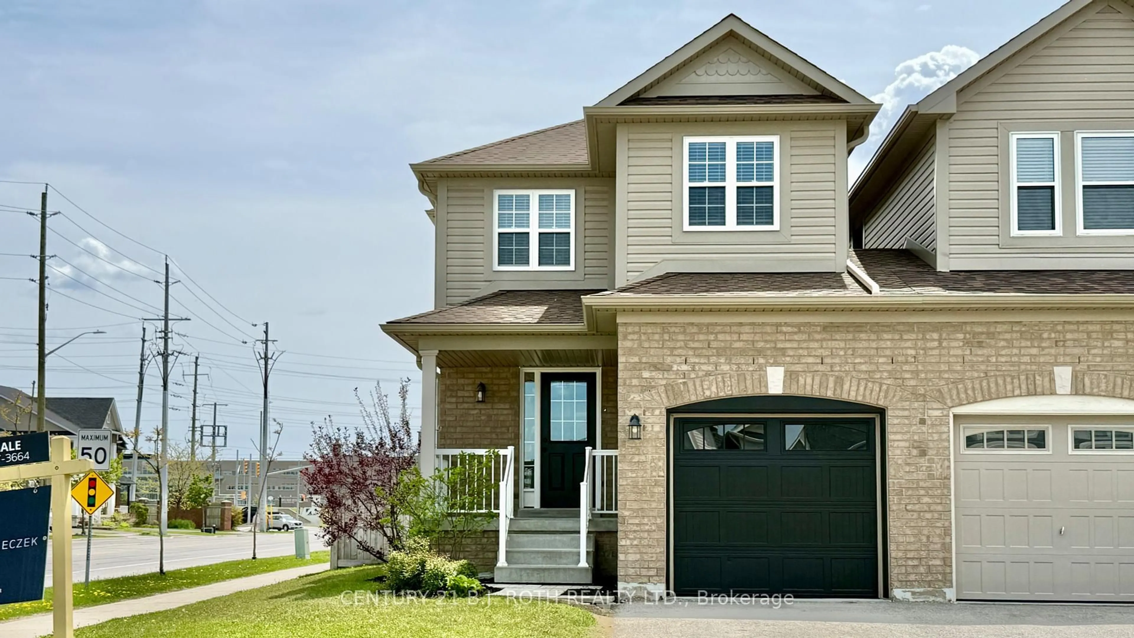 Home with brick exterior material, street for 114 Majesty Blvd, Barrie Ontario L4M 0E5