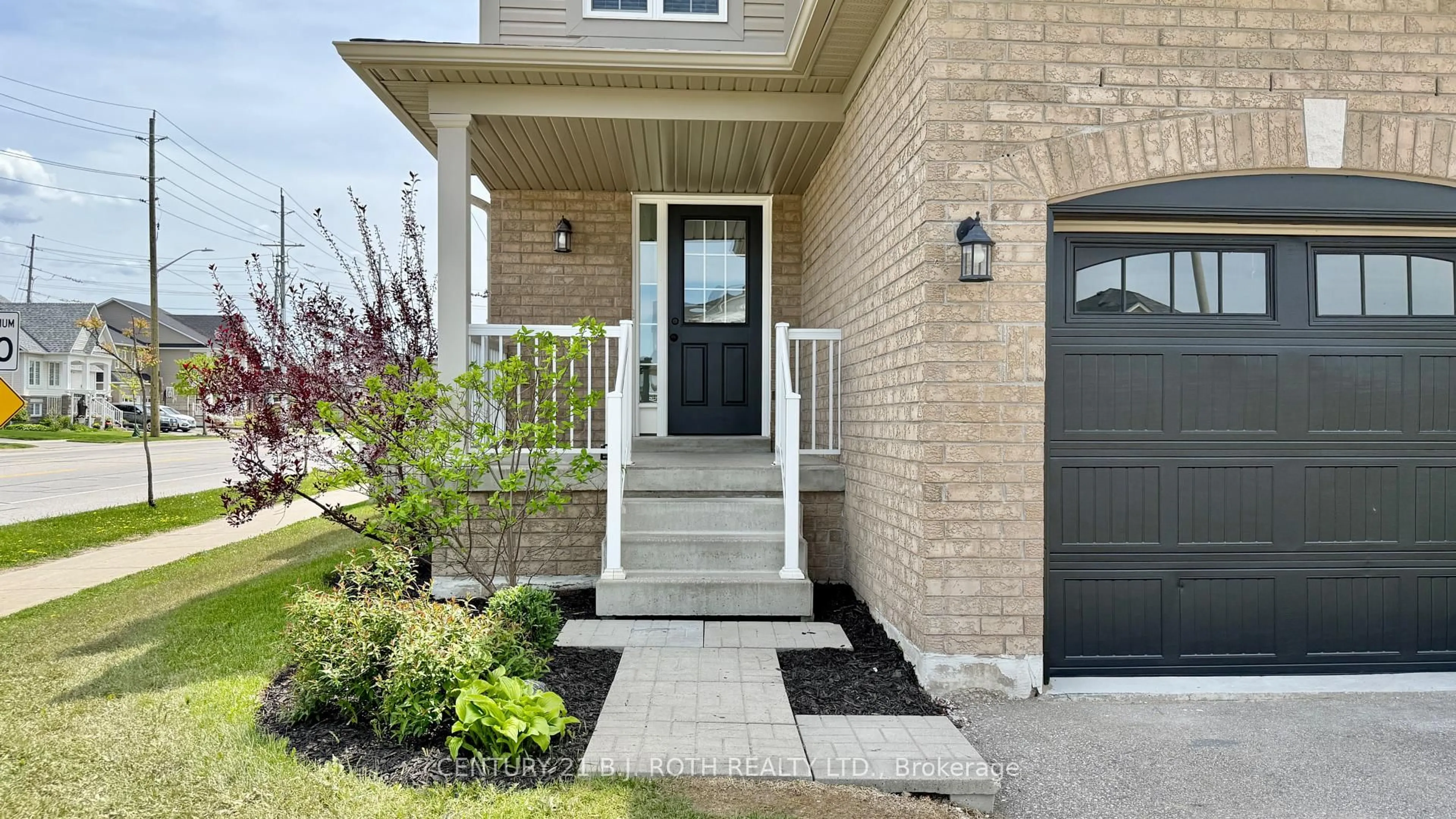 Home with brick exterior material, street for 114 Majesty Blvd, Barrie Ontario L4M 0E5