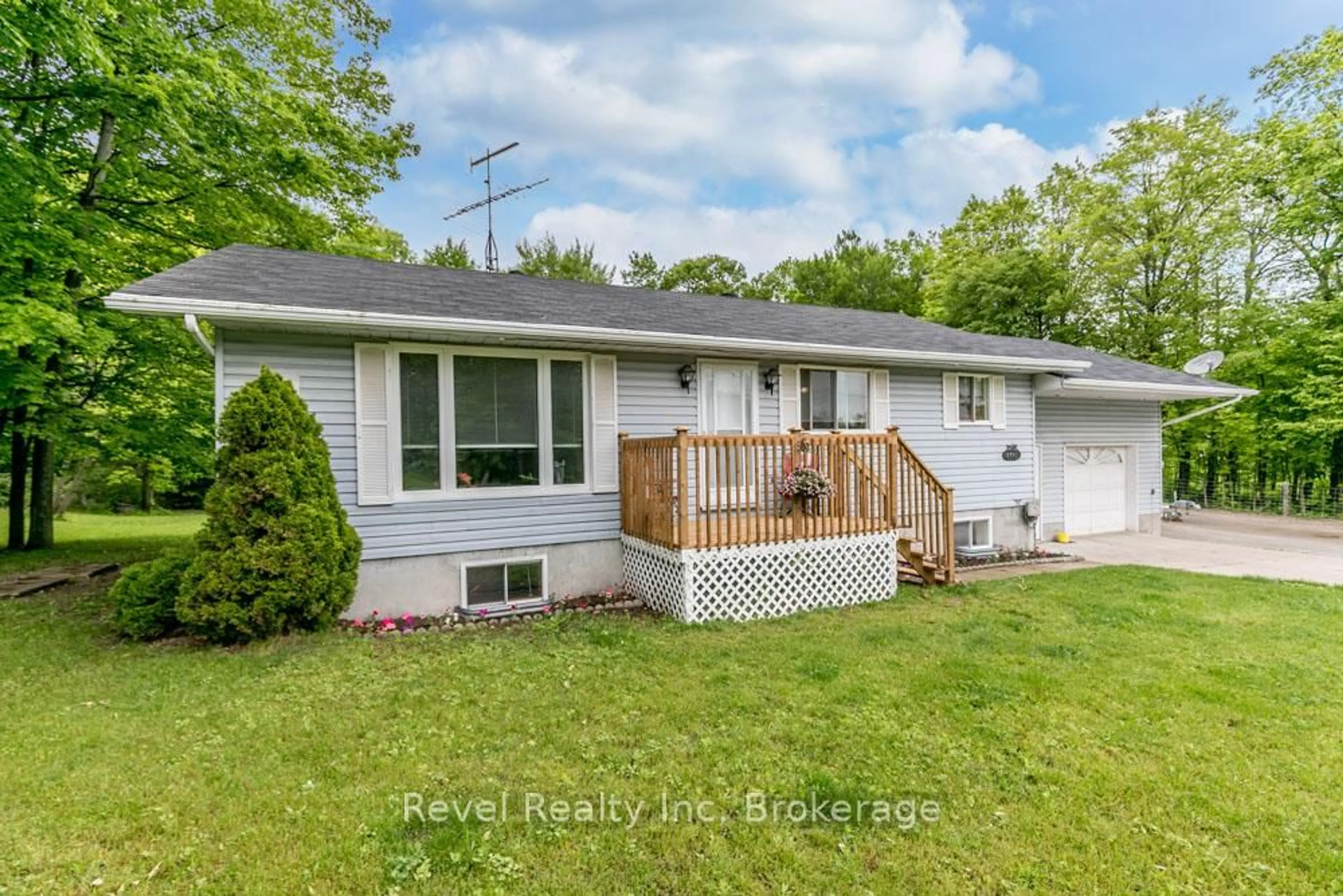 Home with vinyl exterior material, unknown for 1710 GOLF LINK Rd, Tiny Ontario L0L 2J0