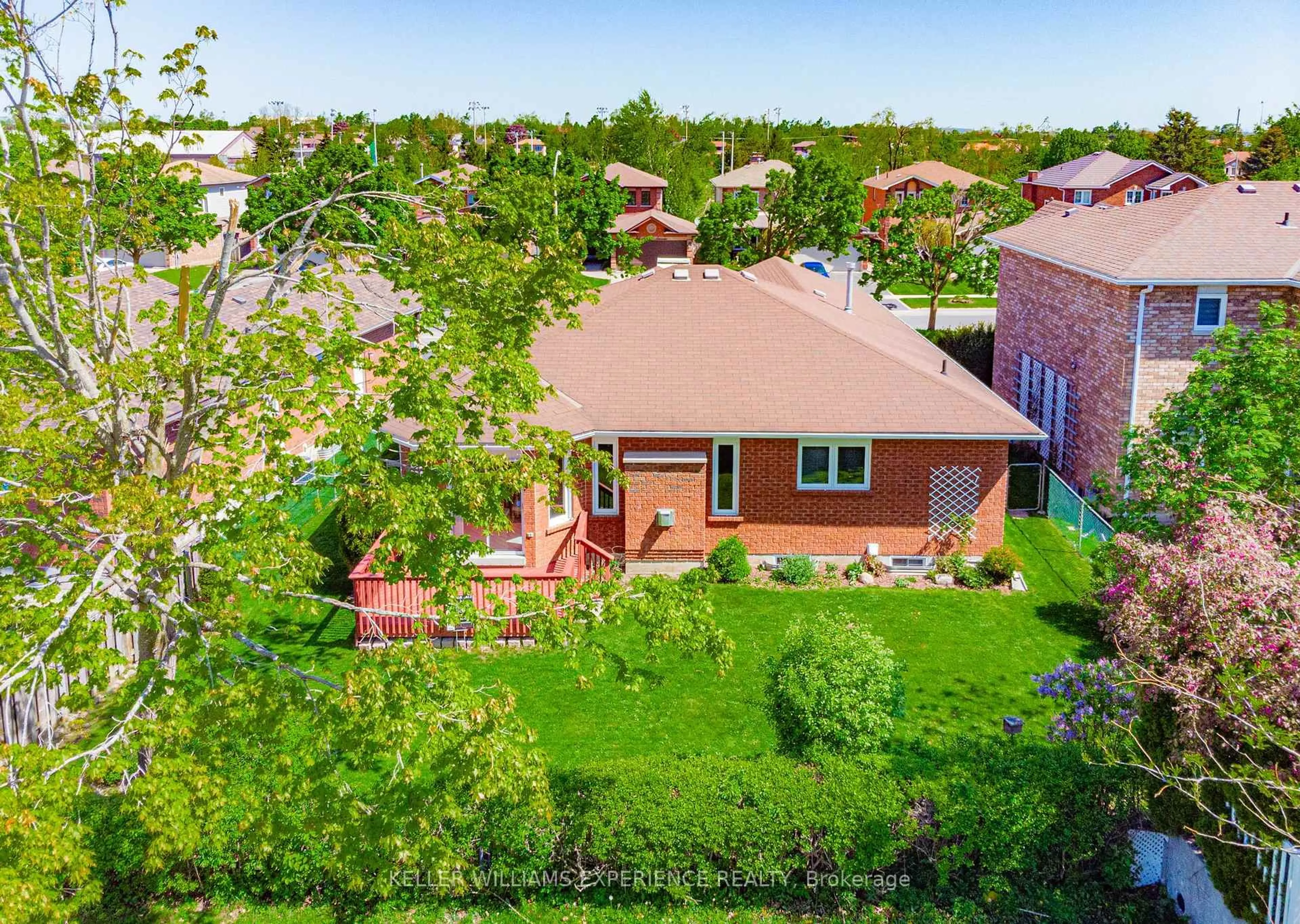 A pic from outside/outdoor area/front of a property/back of a property/a pic from drone, unknown for 85 Arthur Ave, Barrie Ontario L4M 6H6
