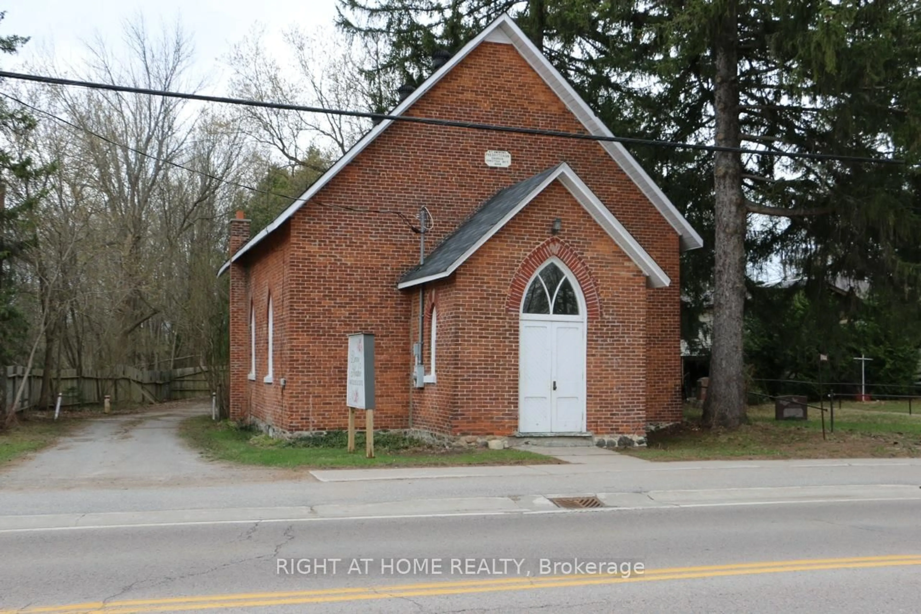 Blurry image for 8144 Highway 93 Highway, Tiny Ontario L0K 2E0