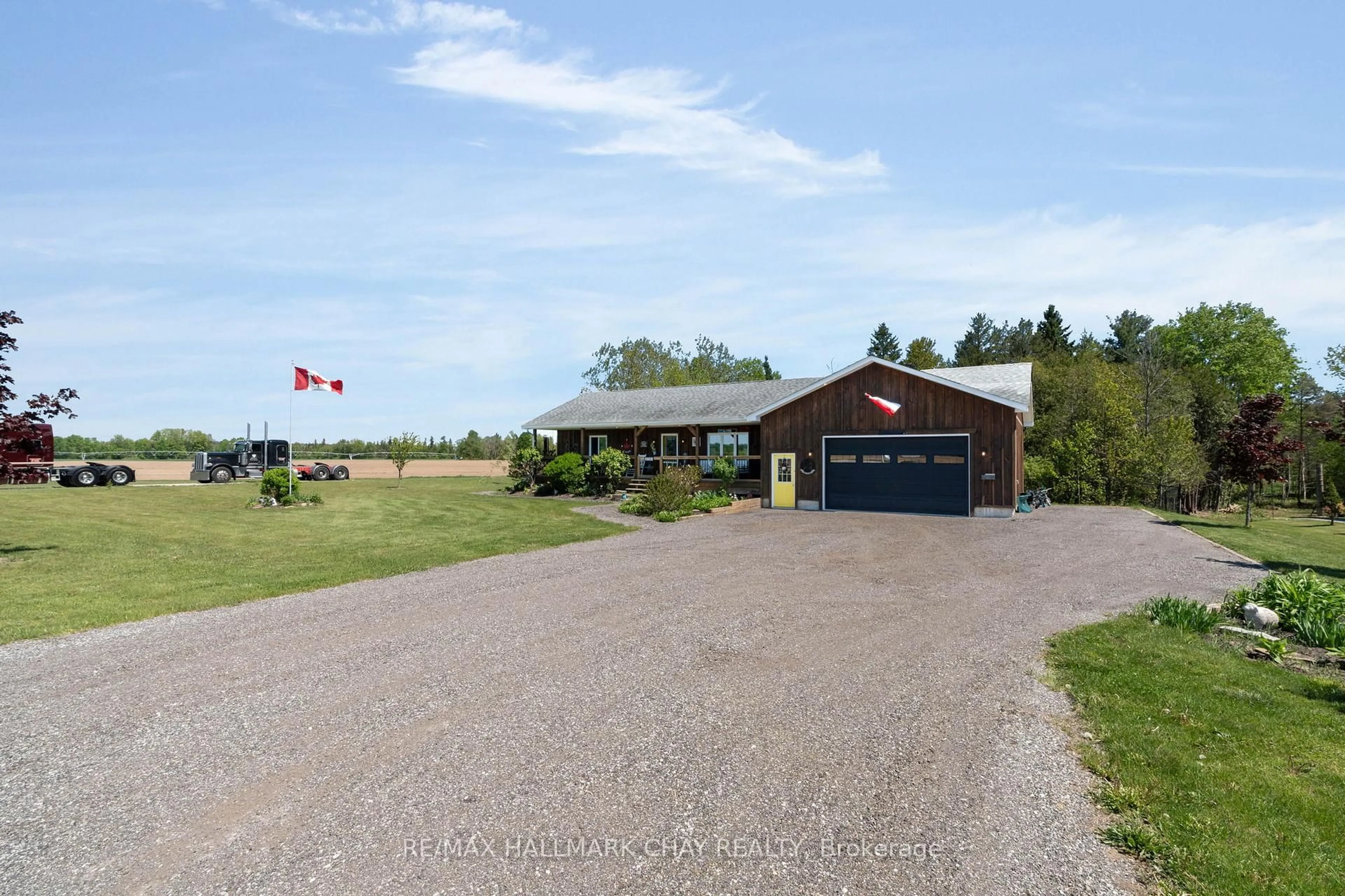 A pic from outside/outdoor area/front of a property/back of a property/a pic from drone, unknown for 4193 Hogback Rd, Clearview Ontario L0M 1K0
