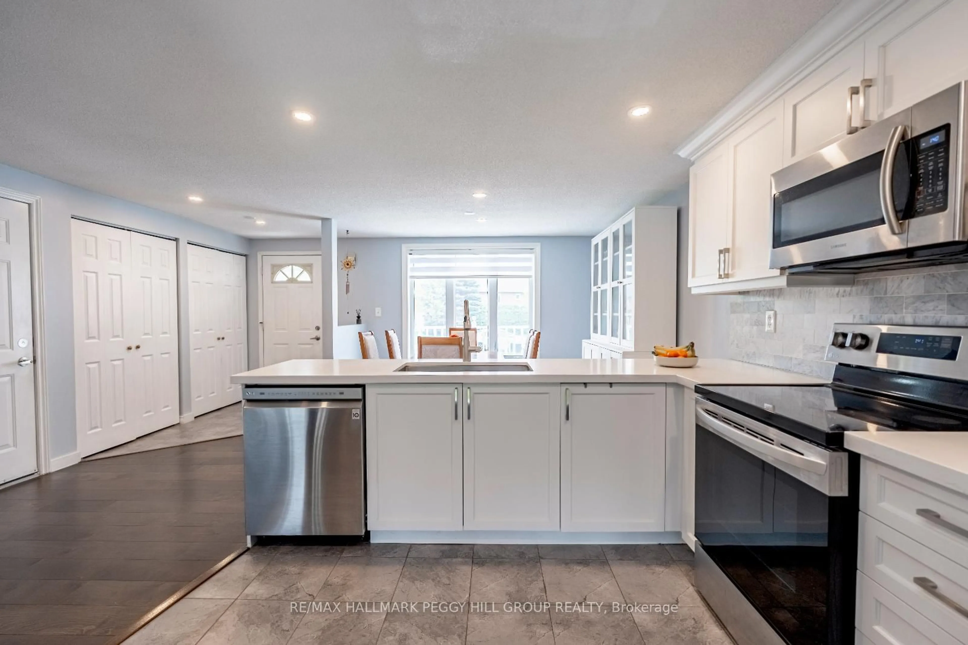 Open concept kitchen, ceramic/tile floor for 56 Rundle Cres, Barrie Ontario L4N 8E6