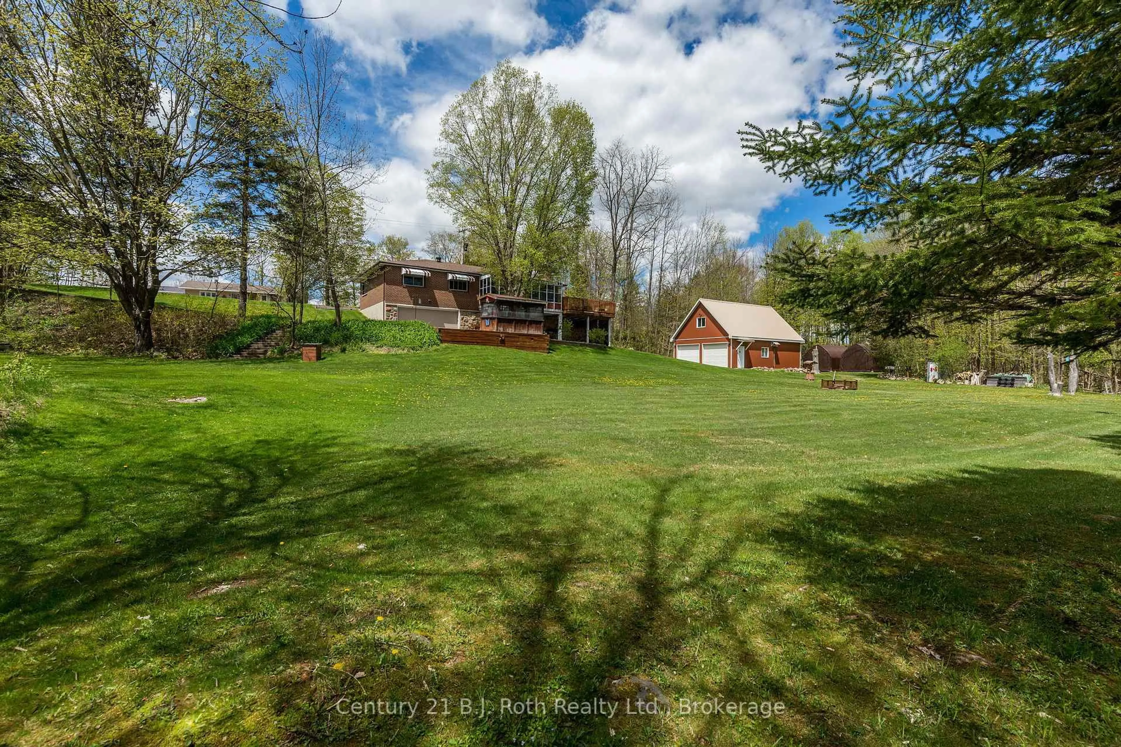 A pic from outside/outdoor area/front of a property/back of a property/a pic from drone, unknown for 1709 Ridge Rd, Oro-Medonte Ontario L0L 1T0