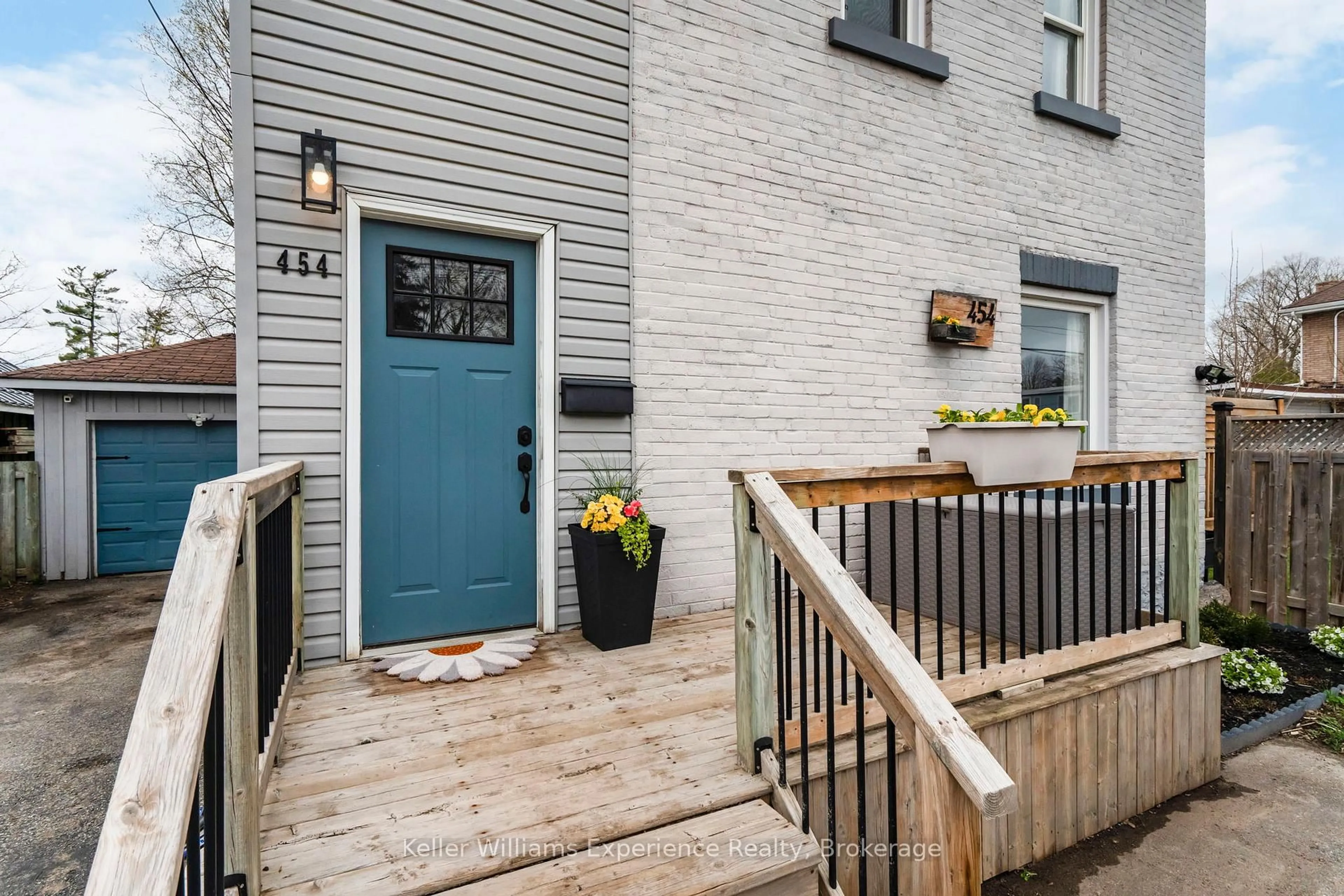 Unknown for 454 Colborne St, Midland Ontario L4R 2K9