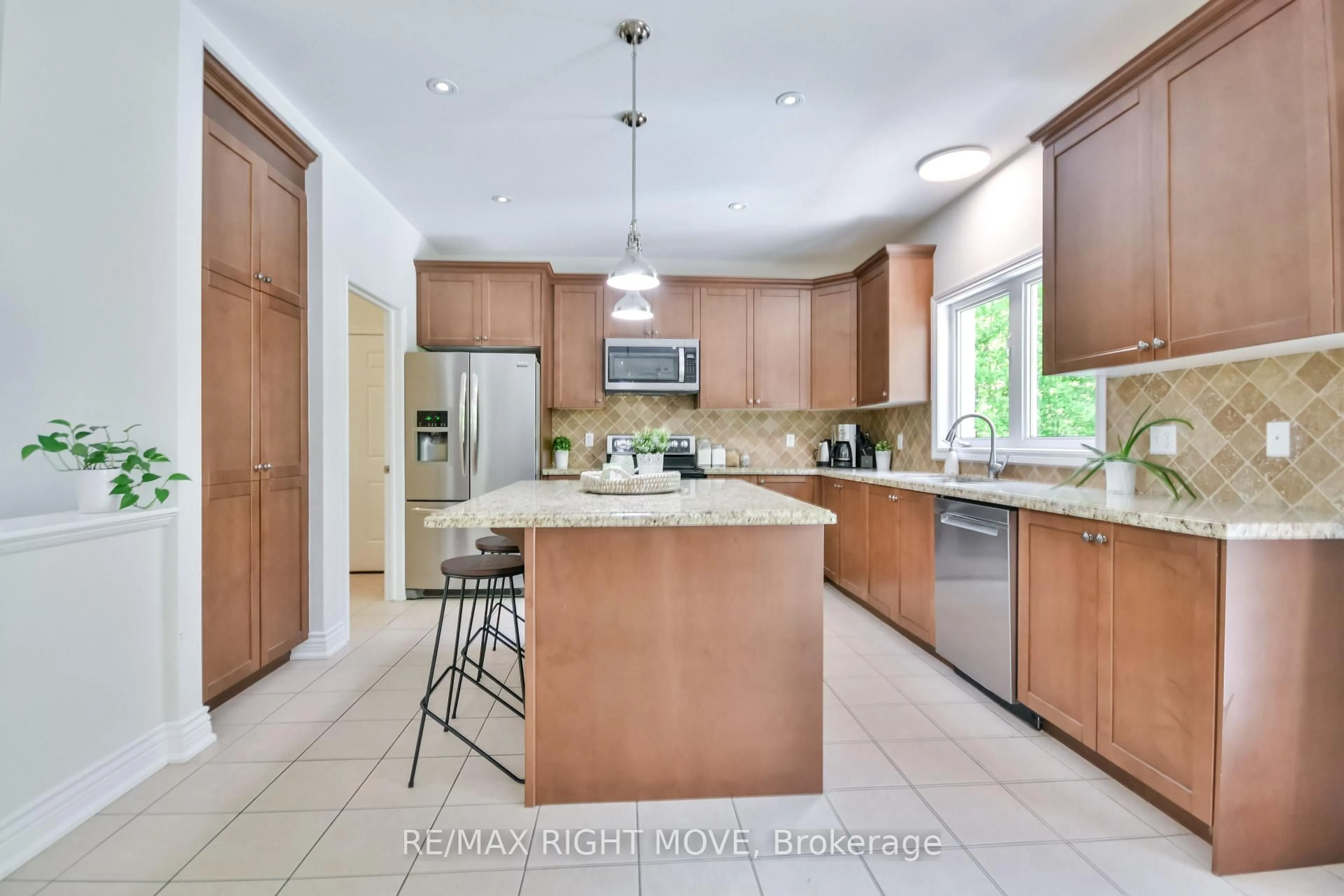 Open concept kitchen, ceramic/tile floor for 10 Merrington Ave, Oro-Medonte Ontario L3V 0R5