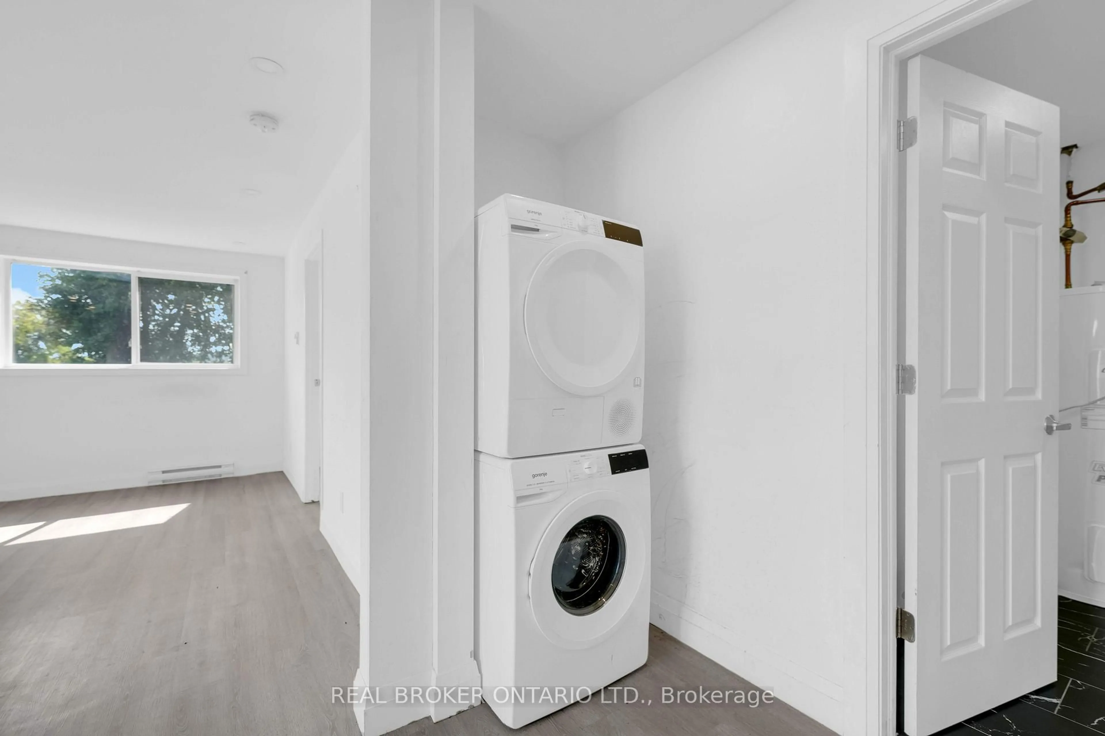 Laundry room for 54 Coldwater Rd, Tay Ontario L0K 2C0