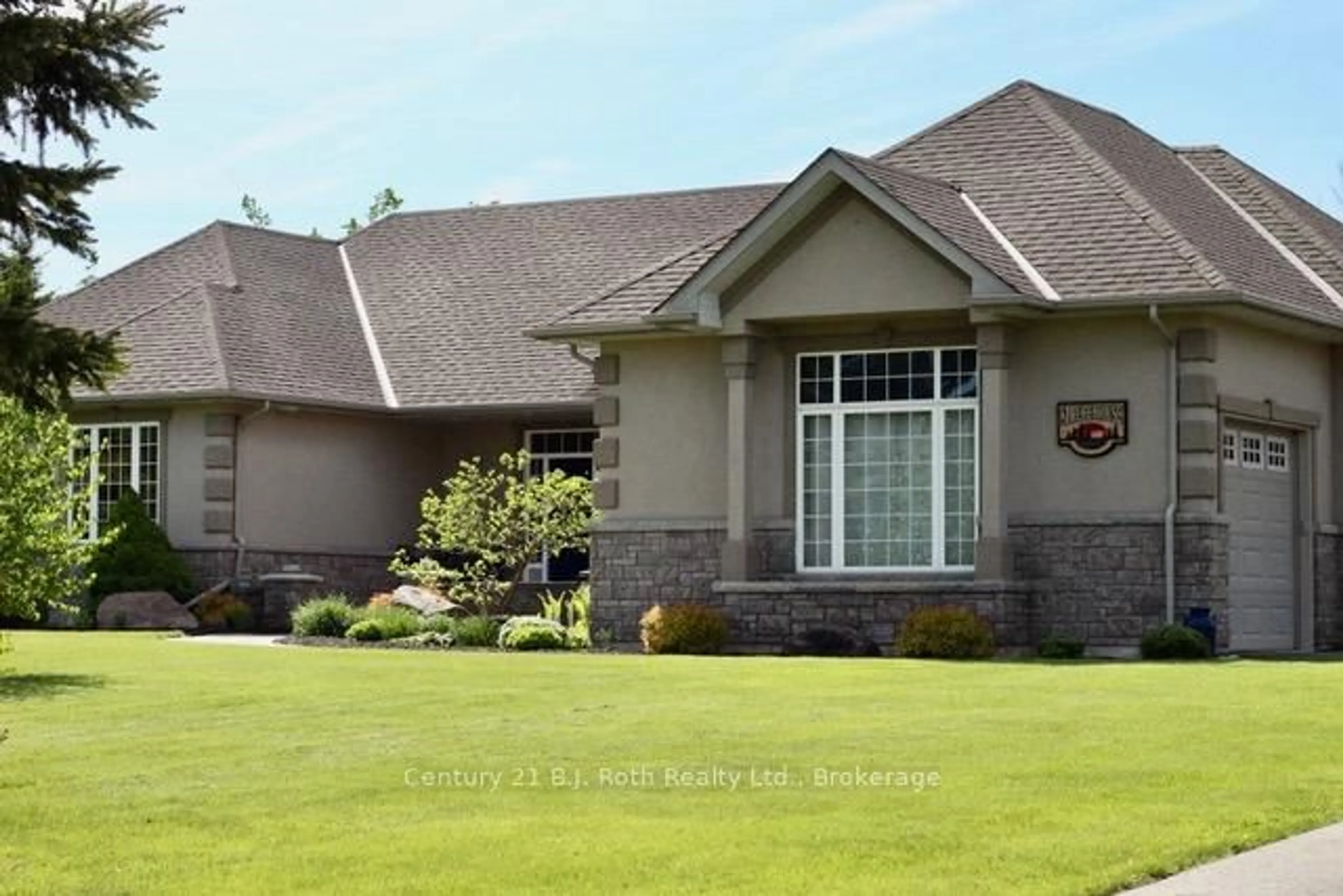 Home with vinyl exterior material, unknown for 1057 Hurlwood Lane Lane, Severn Ontario L3V 6H4