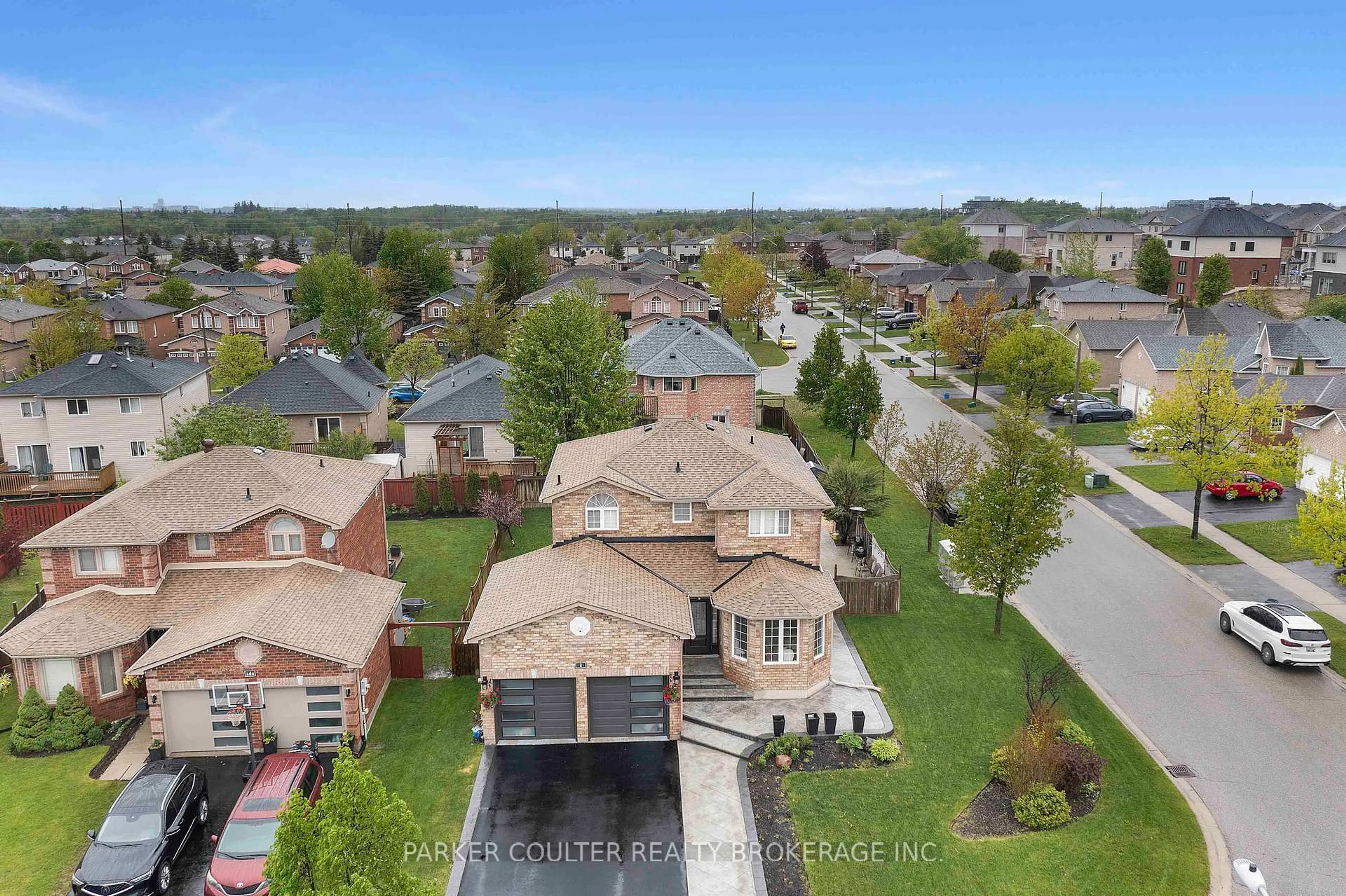 A pic from outside/outdoor area/front of a property/back of a property/a pic from drone, street for 2 Irene Dr, Barrie Ontario L4N 0Y7