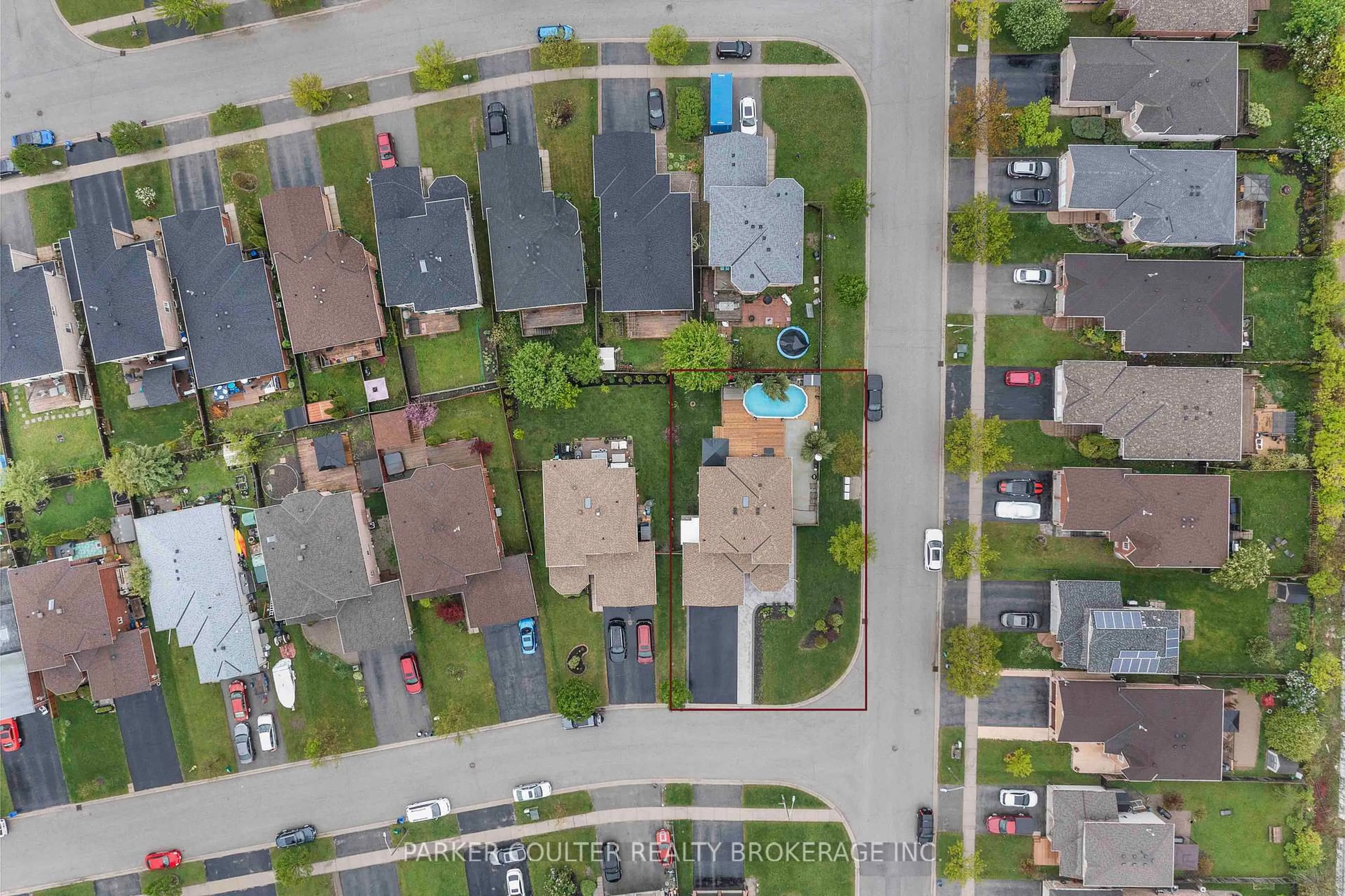 A pic from outside/outdoor area/front of a property/back of a property/a pic from drone, street for 2 Irene Dr, Barrie Ontario L4N 0Y7