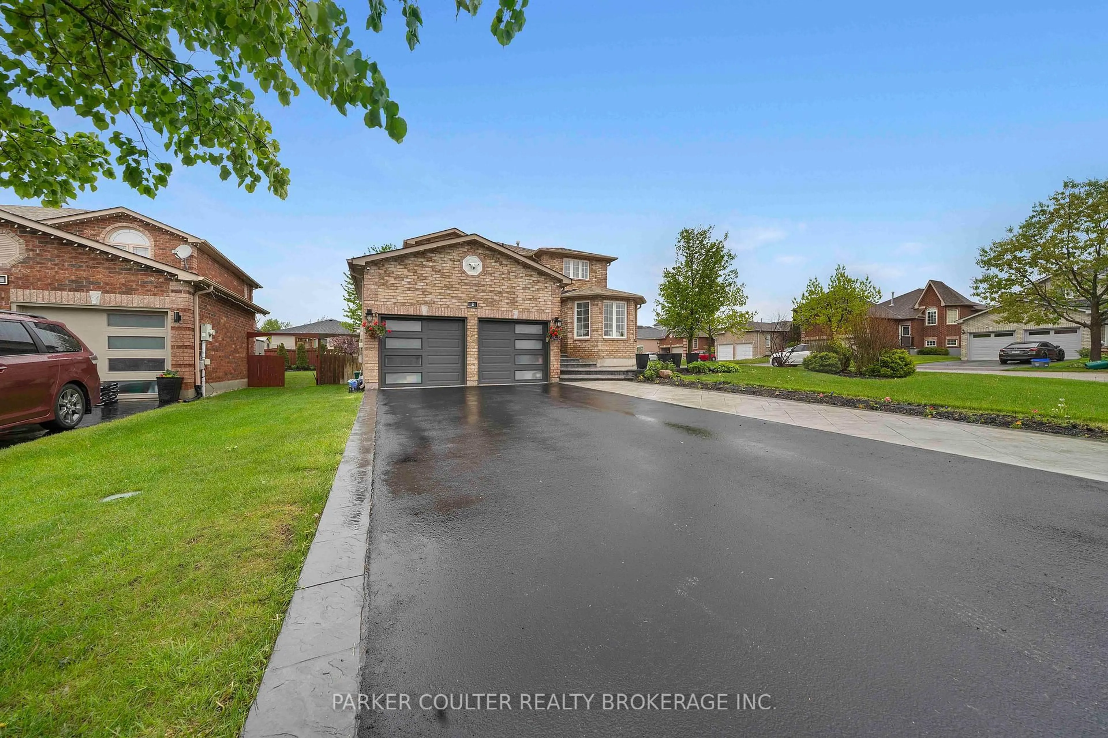 A pic from outside/outdoor area/front of a property/back of a property/a pic from drone, street for 2 Irene Dr, Barrie Ontario L4N 0Y7