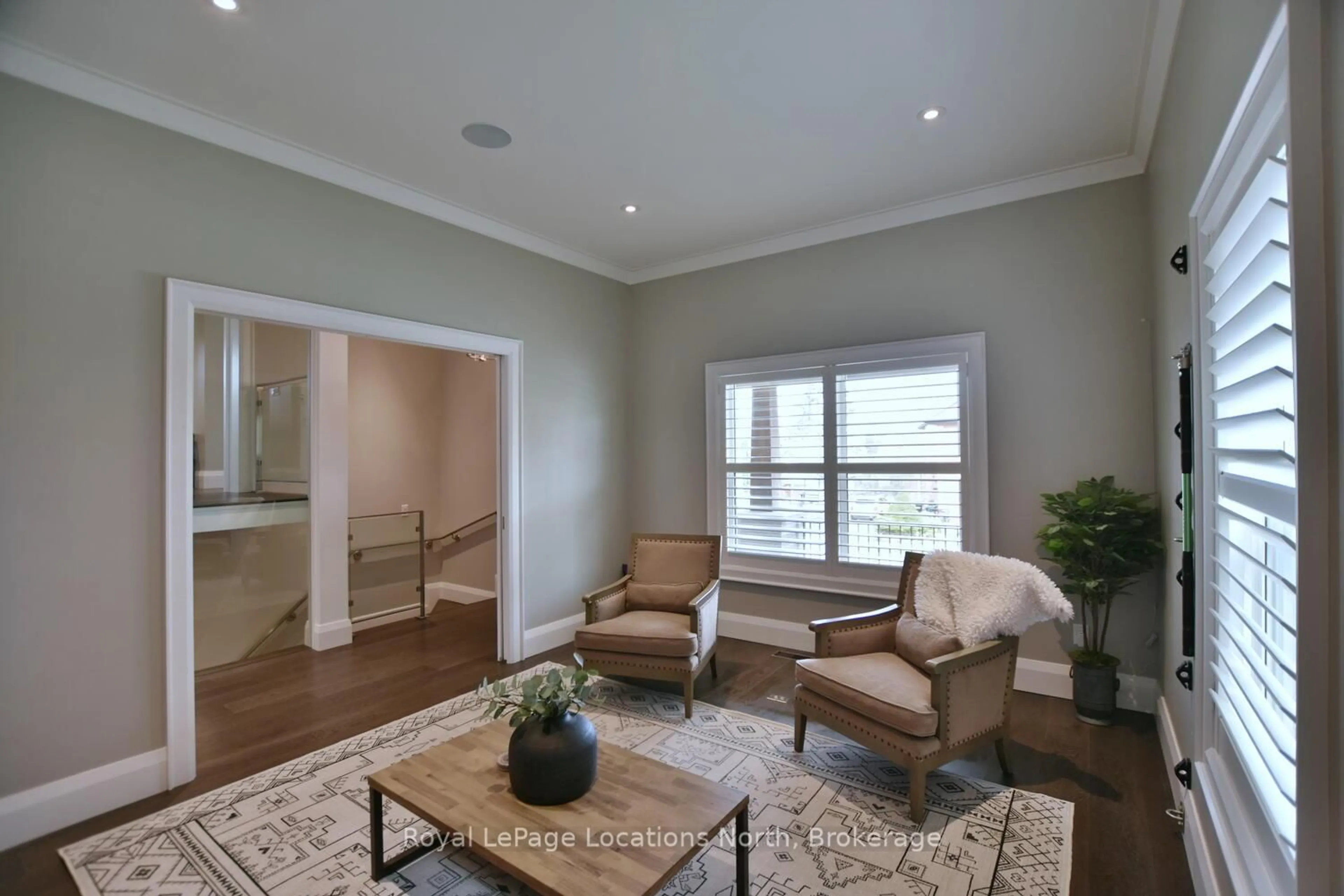 Living room with furniture, wood/laminate floor for 40 WEST St, Collingwood Ontario L9Y 3T1
