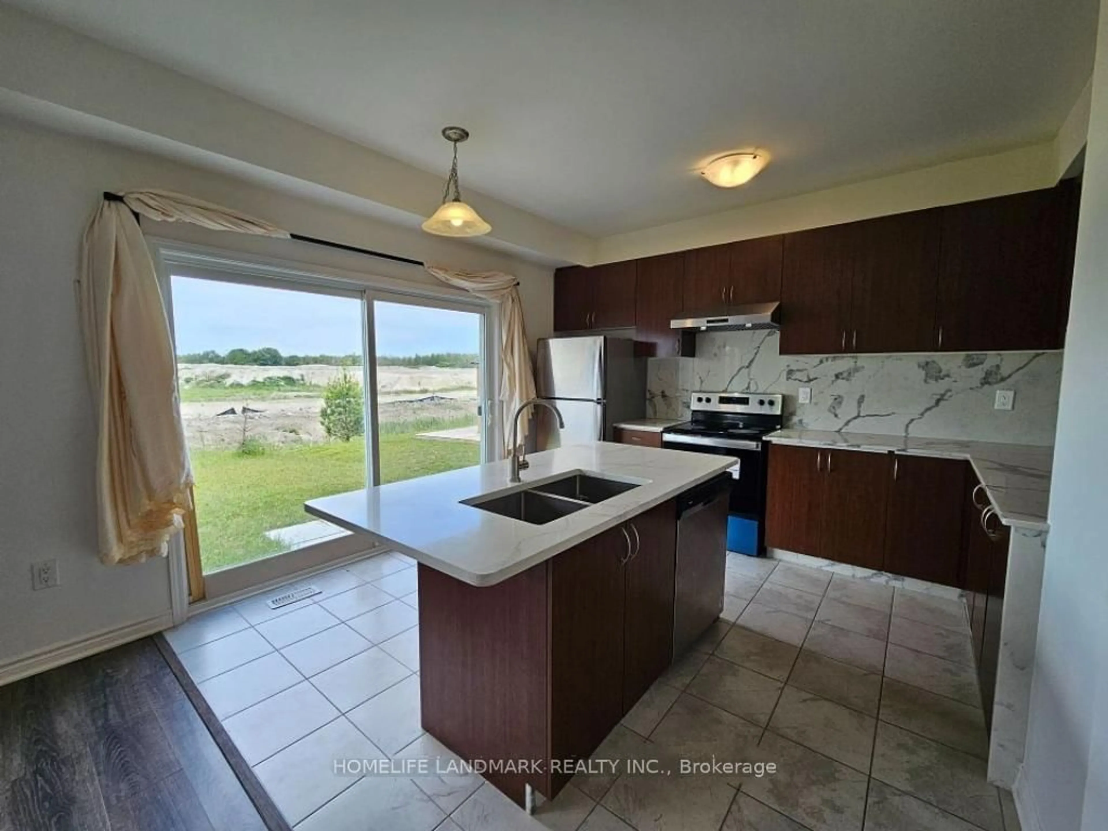 Open concept kitchen, ceramic/tile floor for 20 Sandhill Crane Dr, Wasaga Beach Ontario L9Z 0J6