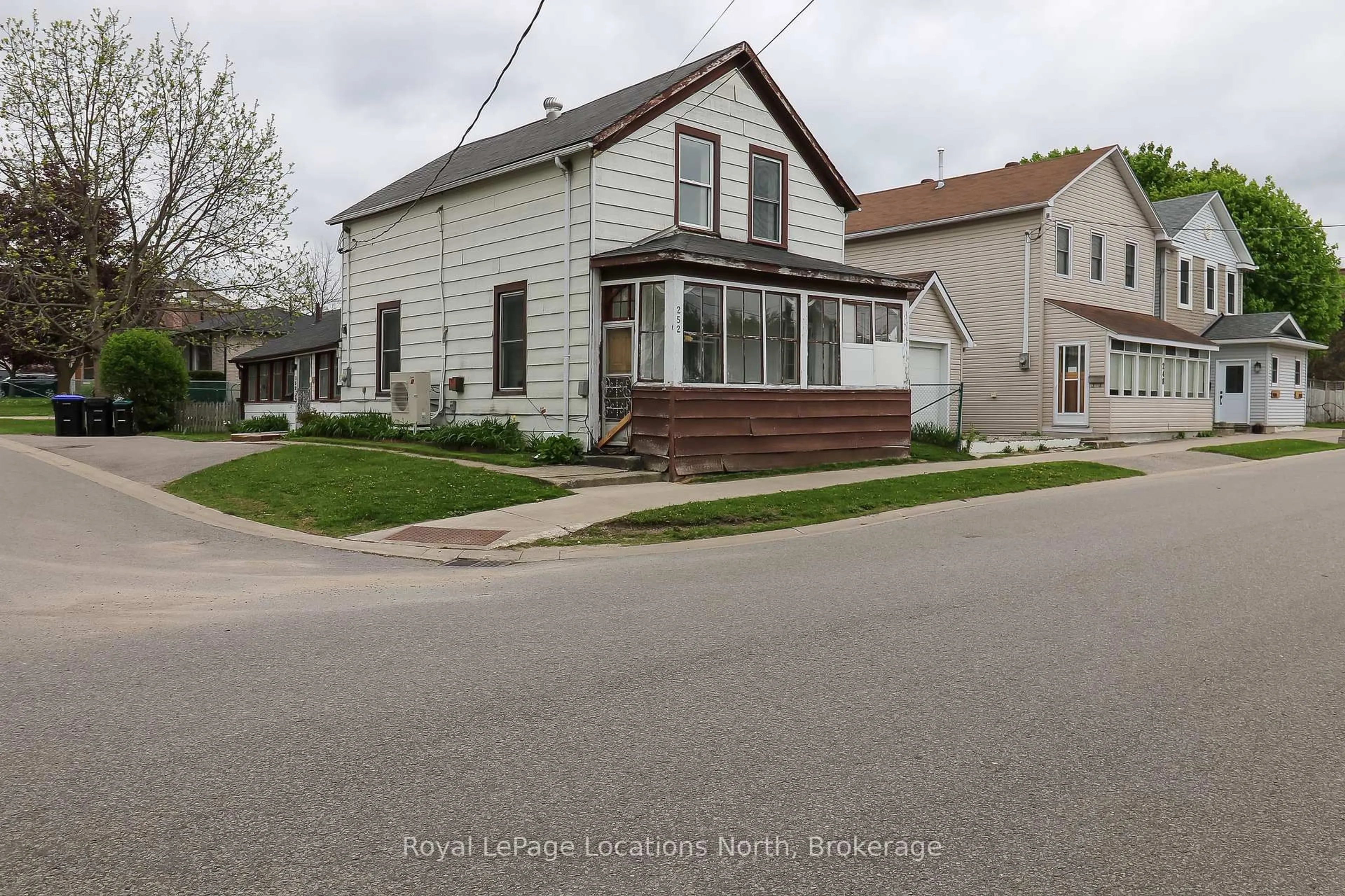 Unknown for 252 Simcoe St, Collingwood Ontario L9Y 1J3