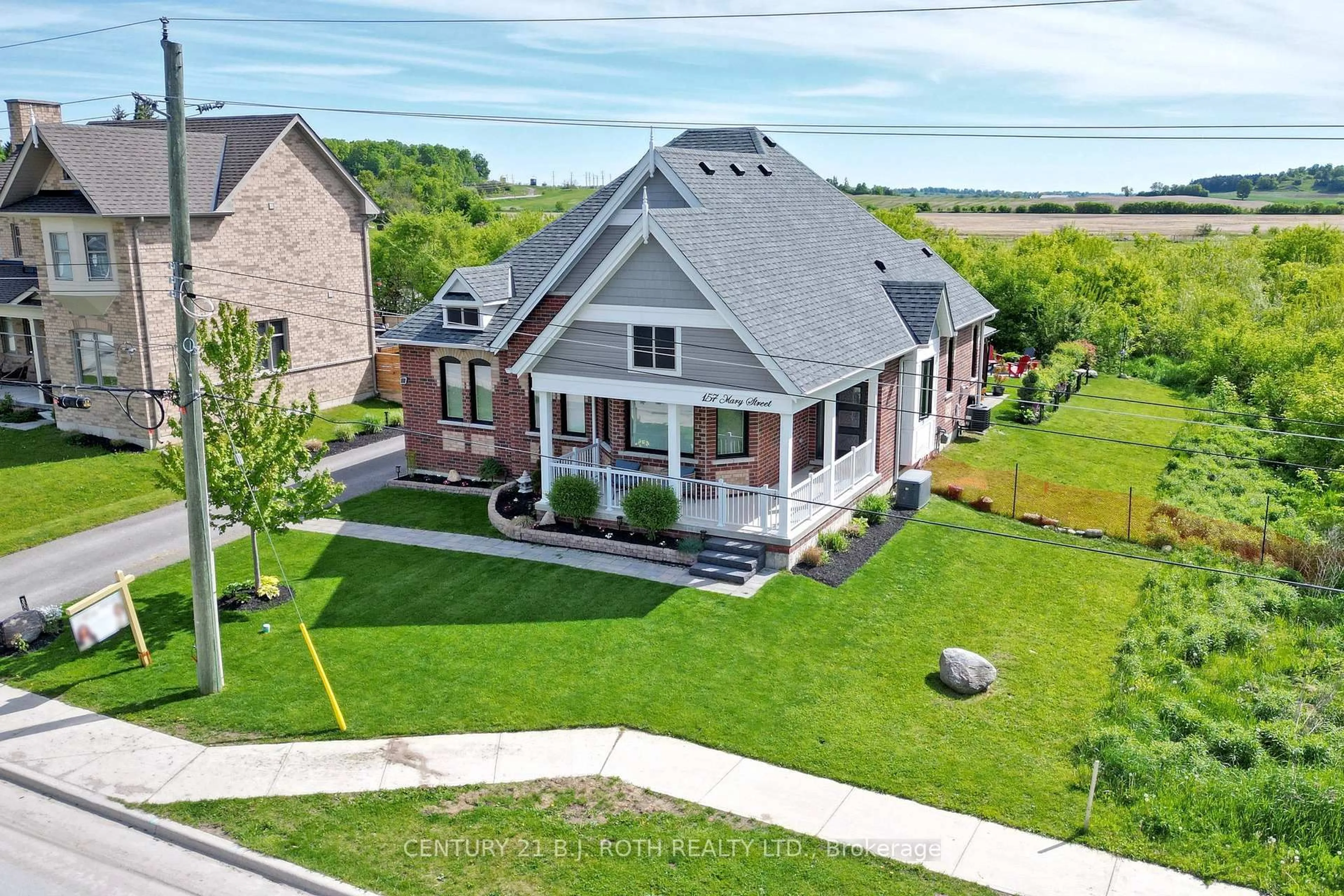 A pic from outside/outdoor area/front of a property/back of a property/a pic from drone, water/lake/river/ocean view for 157 Mary St, Clearview Ontario L0M 1G0