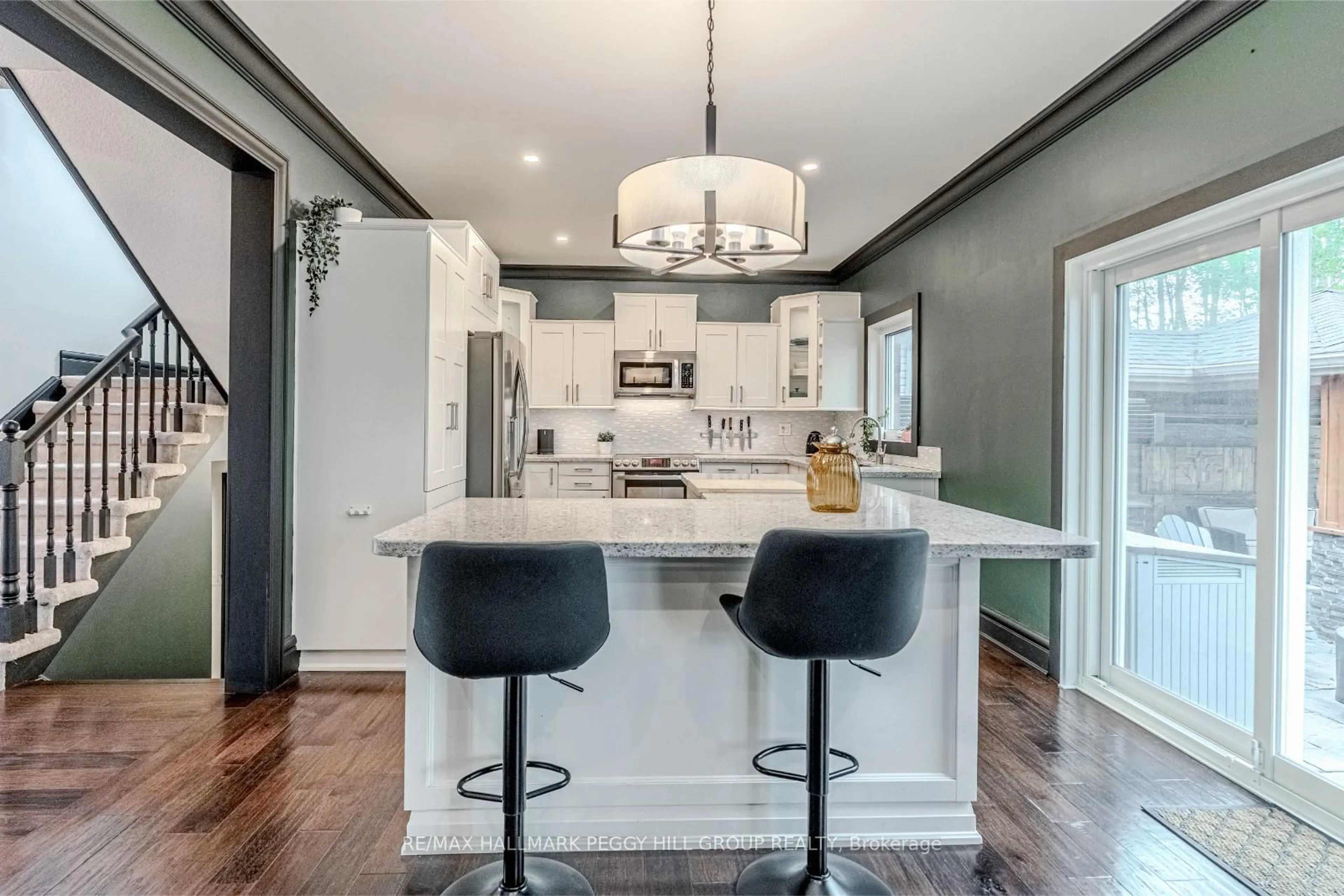 Contemporary kitchen, unknown for 8 Thrushwood Dr, Barrie Ontario L4N 0Z1
