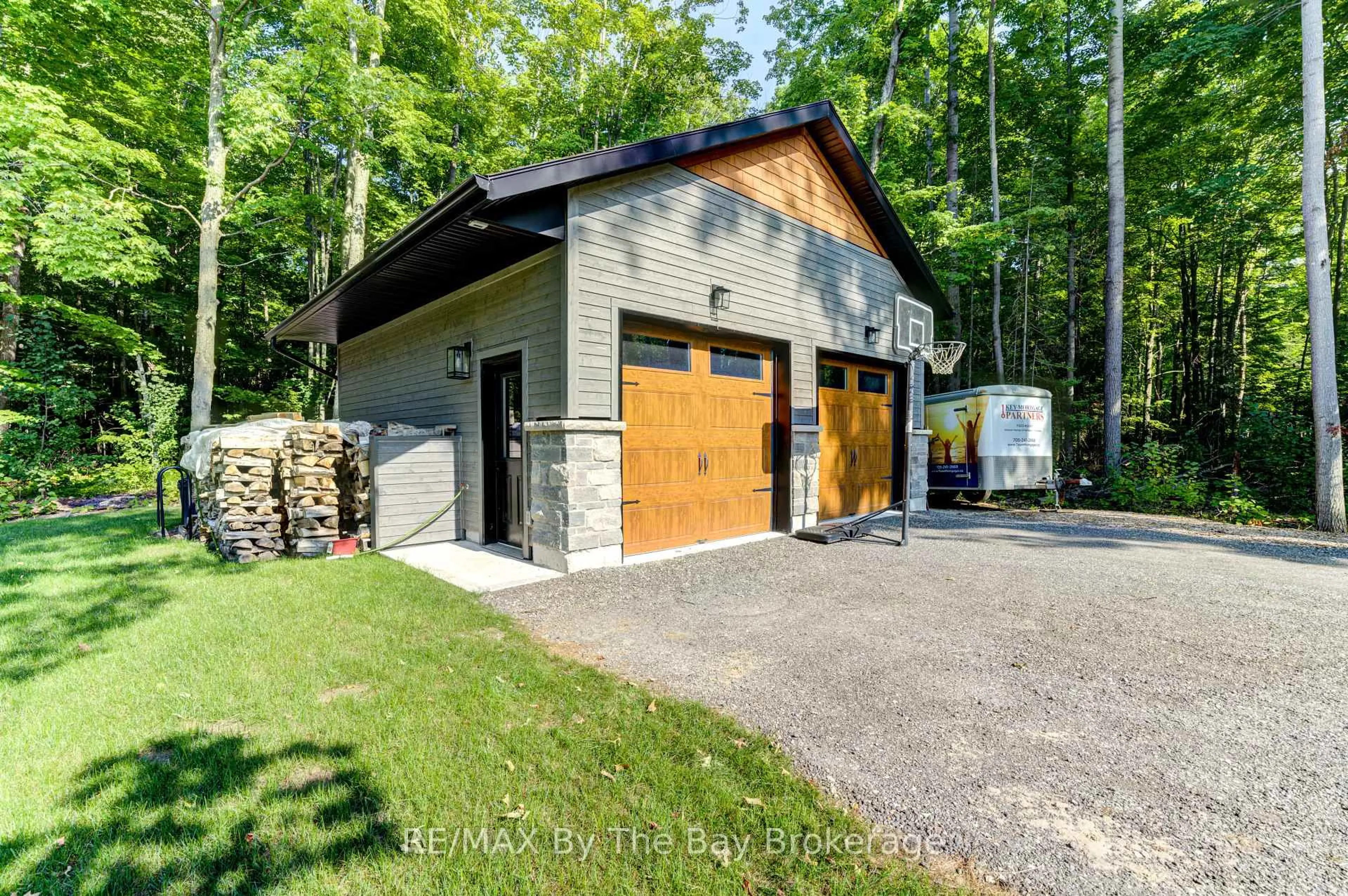 Indoor garage for 95 Spruce St, Tiny Ontario L0L 1P1