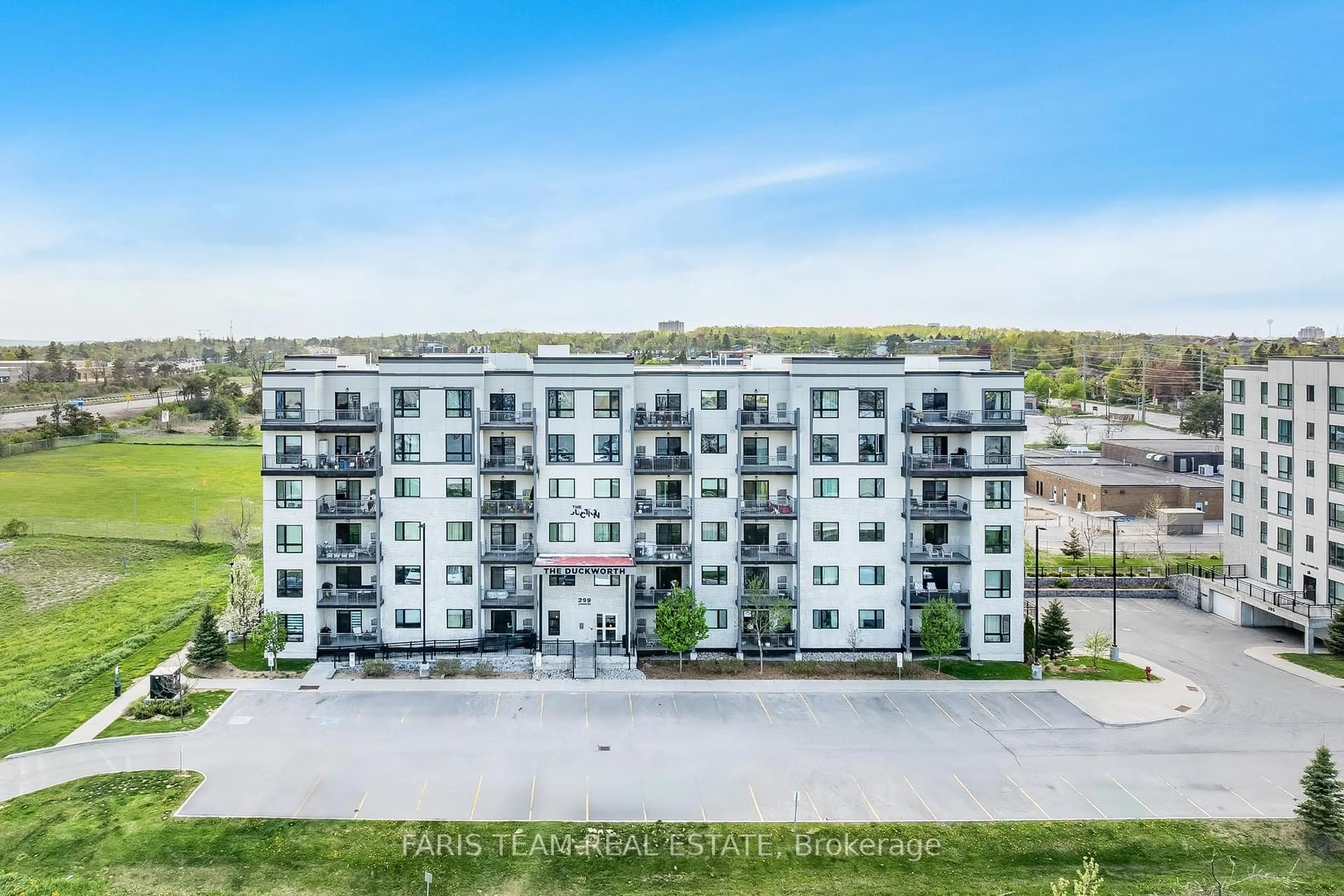 A pic from outside/outdoor area/front of a property/back of a property/a pic from drone, unknown for 299 Cundles Rd #206, Barrie Ontario L4M 0K9