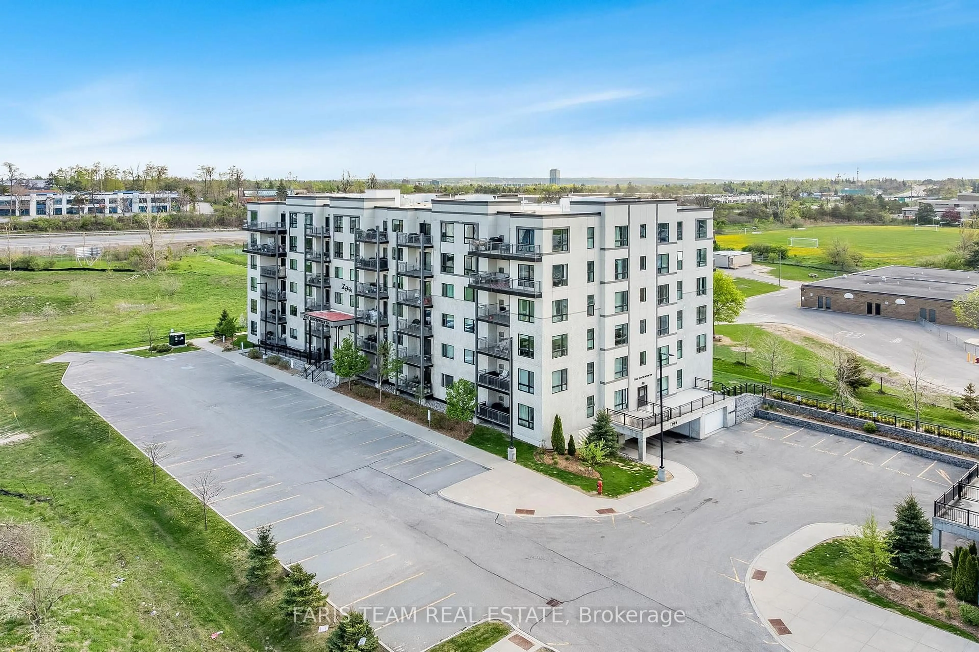 A pic from outside/outdoor area/front of a property/back of a property/a pic from drone, unknown for 299 Cundles Rd #206, Barrie Ontario L4M 0K9