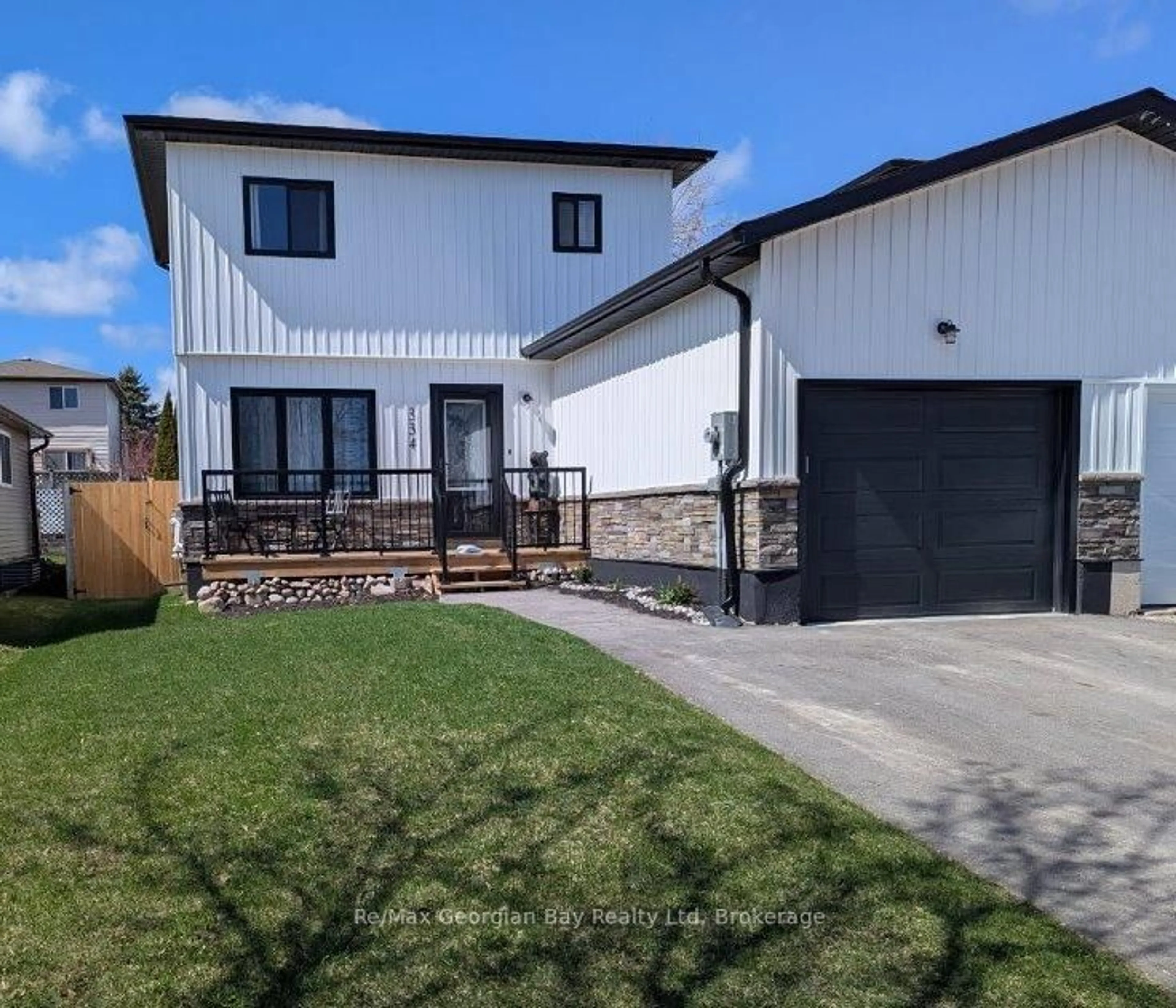 Home with vinyl exterior material, street for 334 Rose Cres, Midland Ontario L4R 5C1