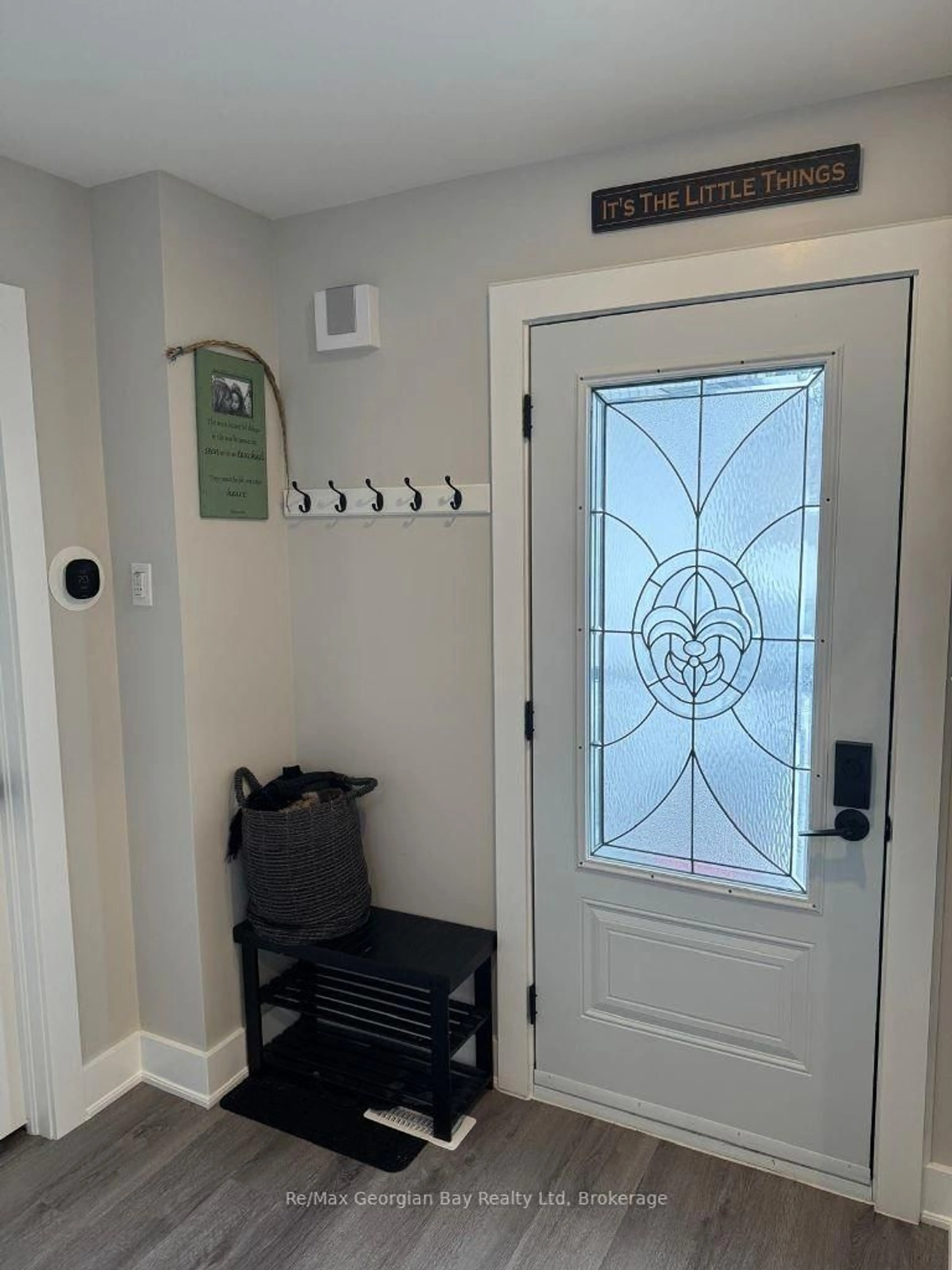 Indoor entryway for 334 Rose Cres, Midland Ontario L4R 5C1