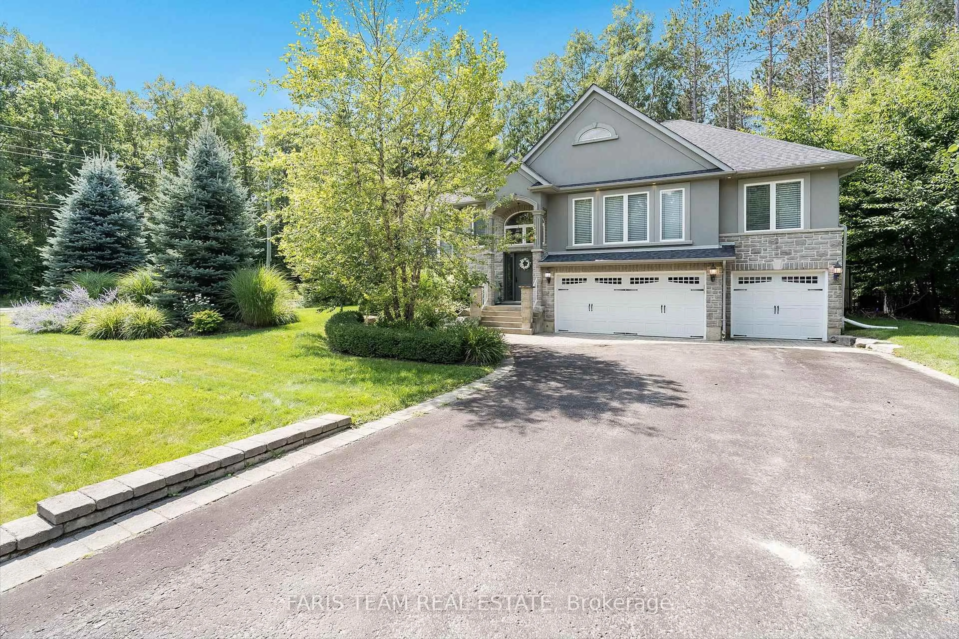 A pic from outside/outdoor area/front of a property/back of a property/a pic from drone, street for 2 Reillys Run, Springwater Ontario L0L 1Y3